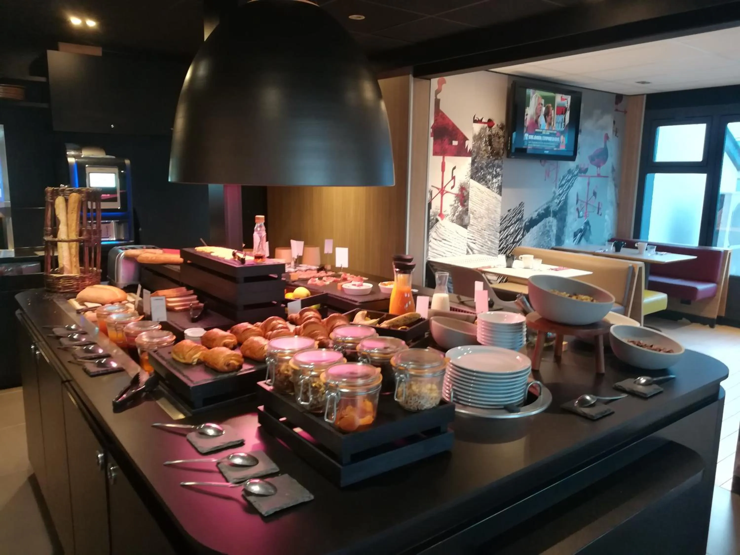 Continental breakfast in Kyriad Rouen Sud - Oissel