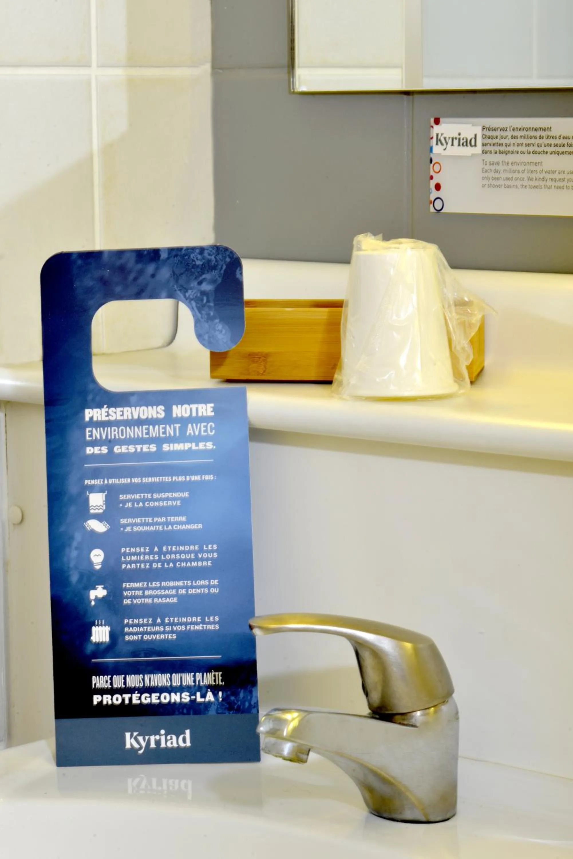 Bedroom in Kyriad Rouen Sud - Oissel