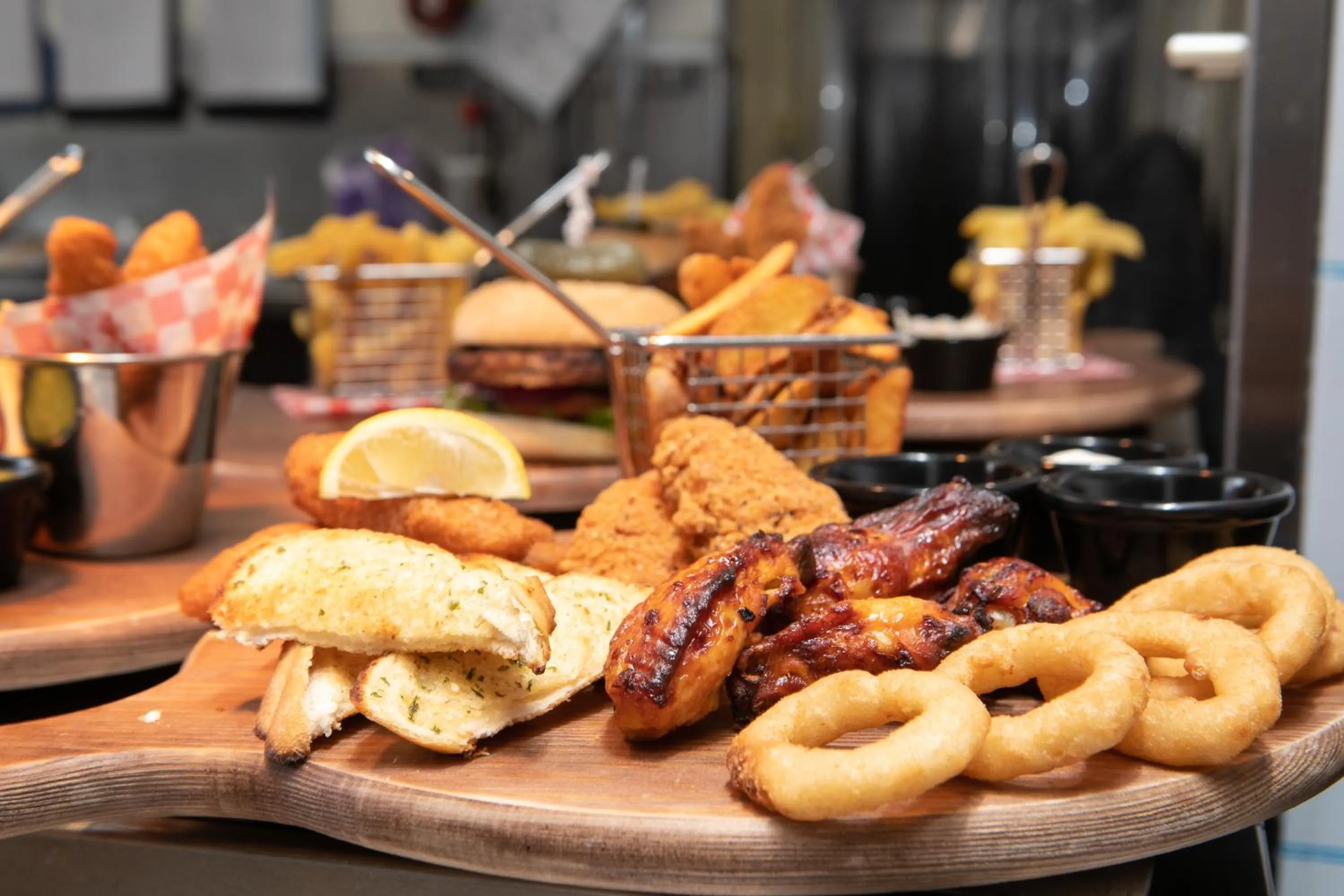 Food and drinks in Lyndene Hotel