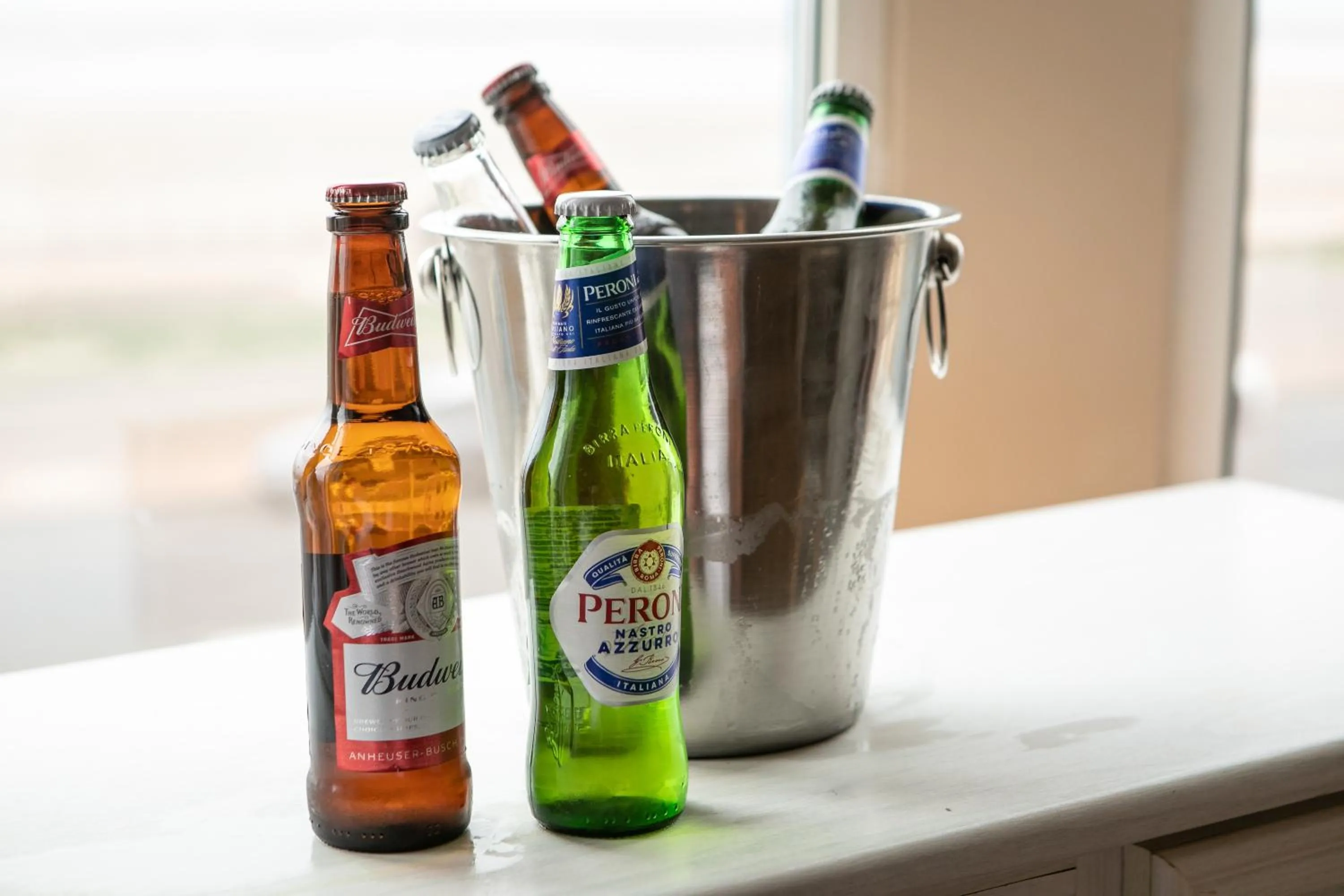 Food and drinks in Lyndene Hotel