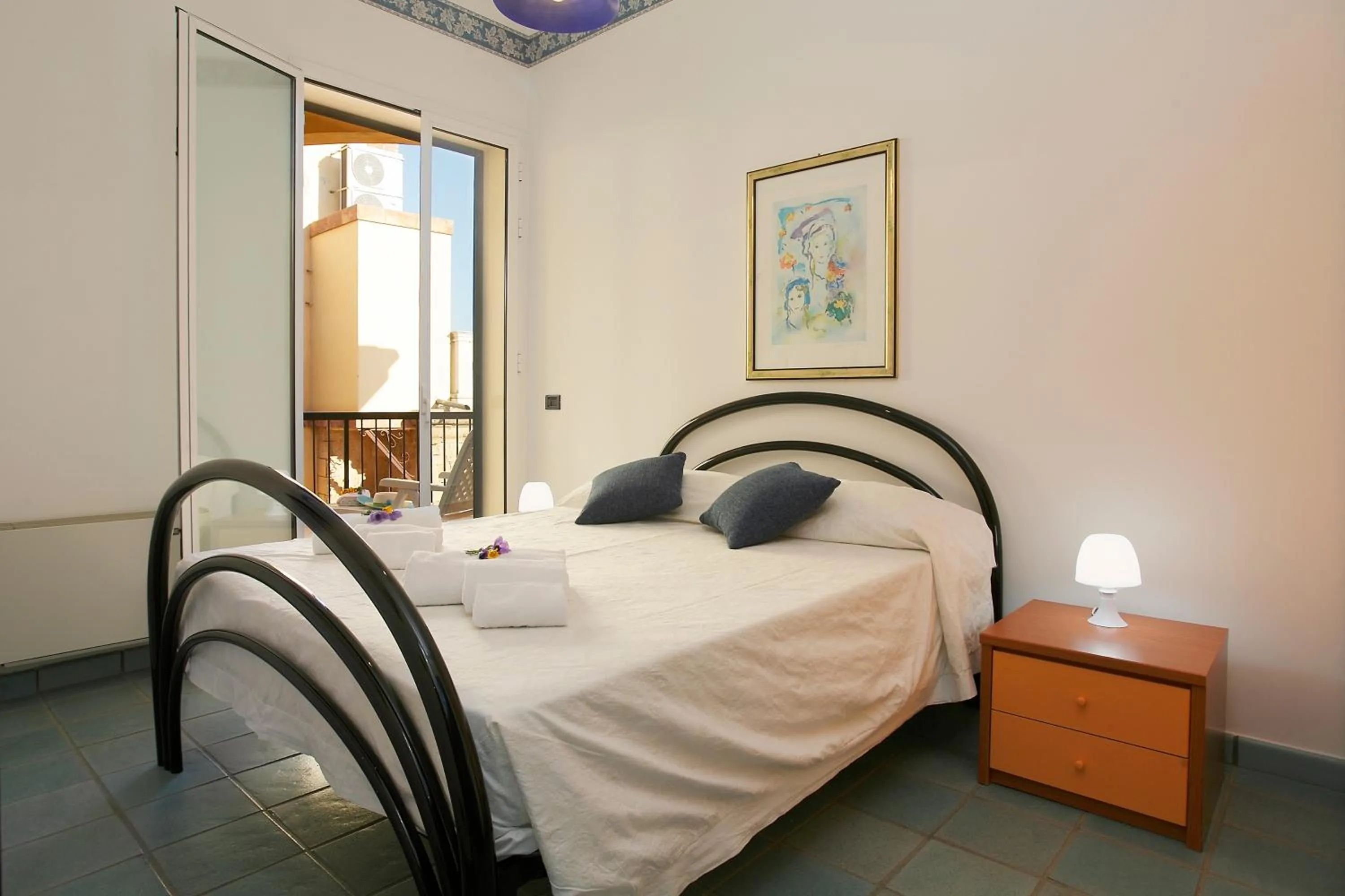 Photo of the whole room, Bed in Fly Home Sicily