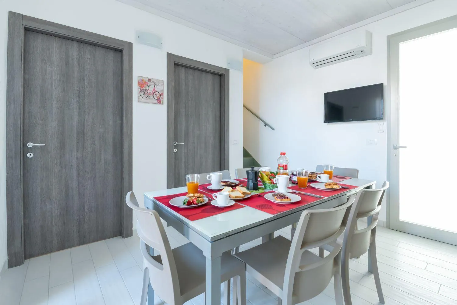 Dining area in Fly Home Sicily