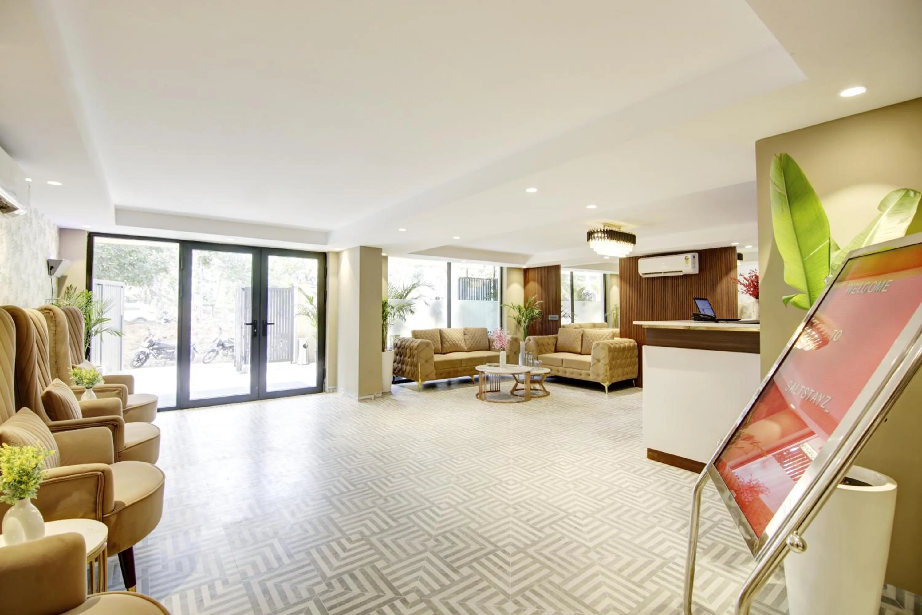 TV and multimedia in Saltstayz Premier - Galleria Market Road & Sector 27