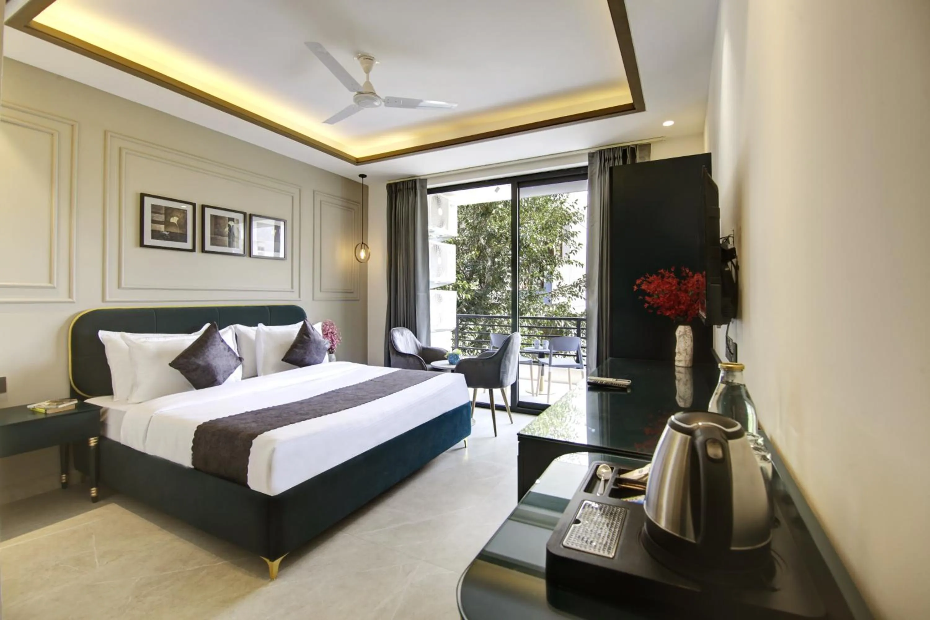 Bed in Saltstayz Premier - Galleria Market Road & Sector 27