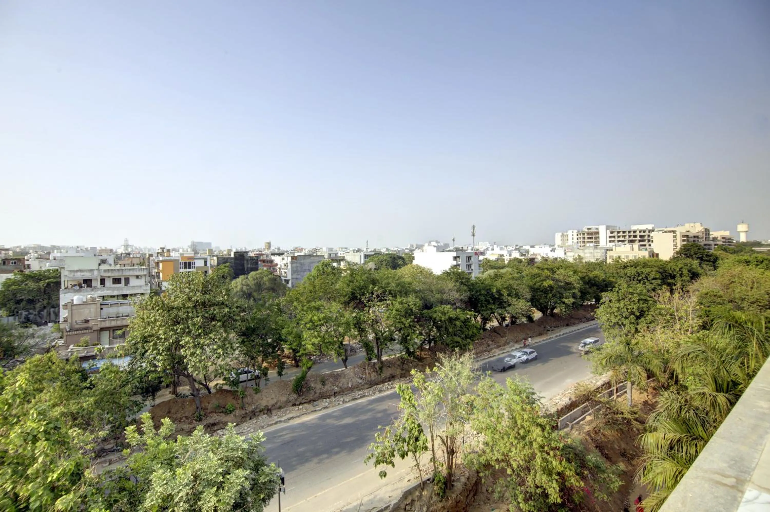 Day in Saltstayz Premier - Galleria Market Road & Sector 27