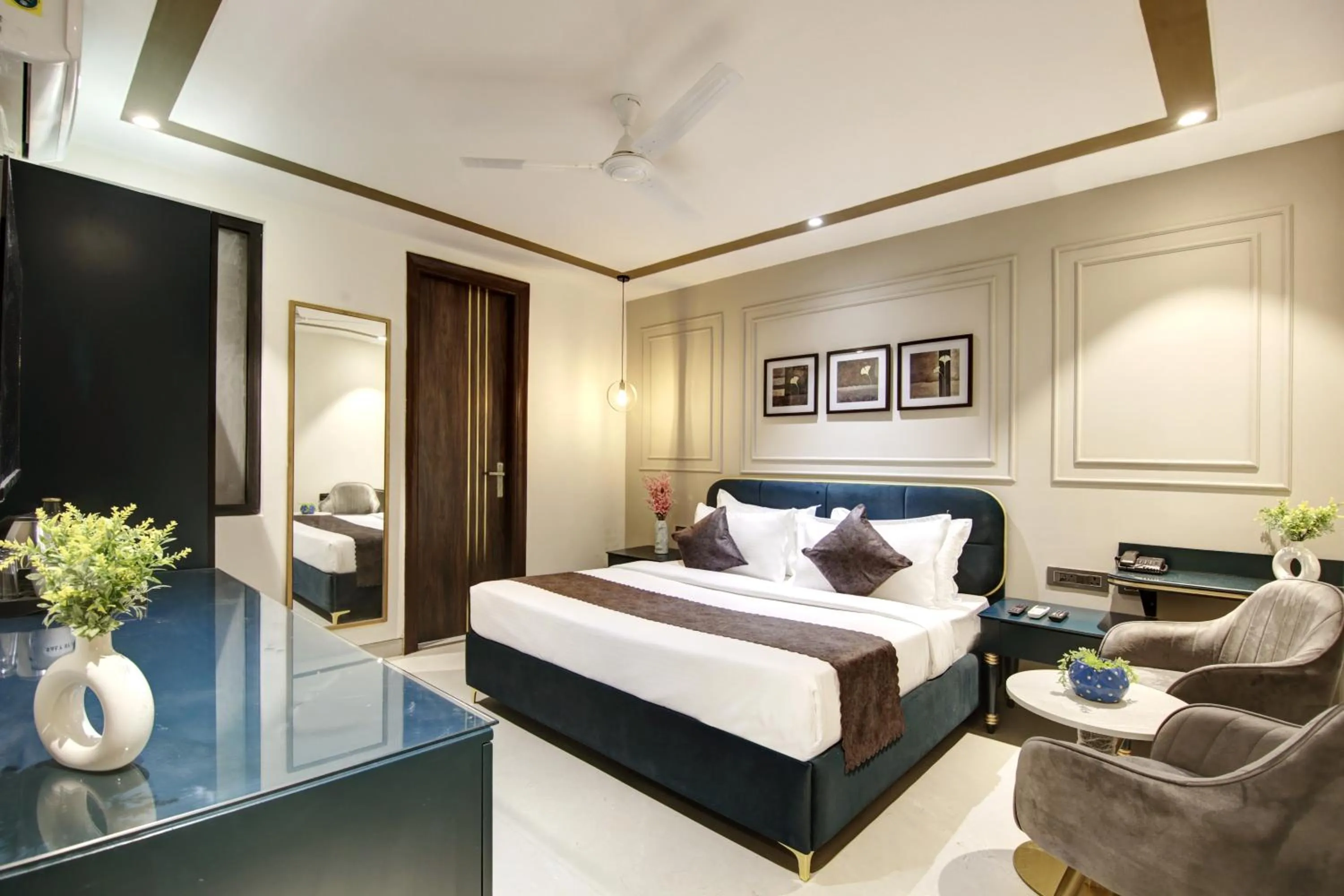 Bed in Saltstayz Premier - Galleria Market Road & Sector 27