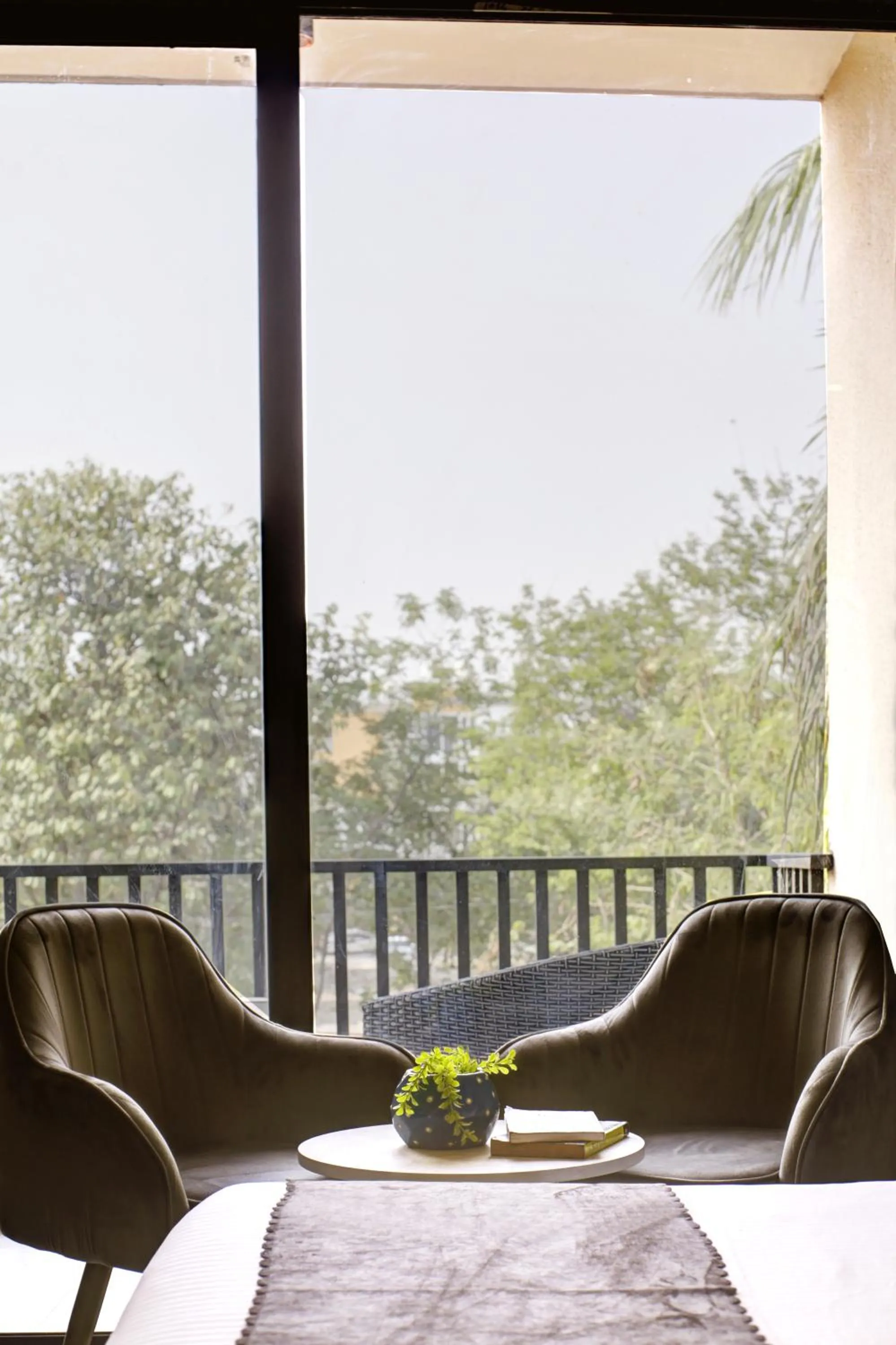 Day in Saltstayz Premier - Galleria Market Road & Sector 27