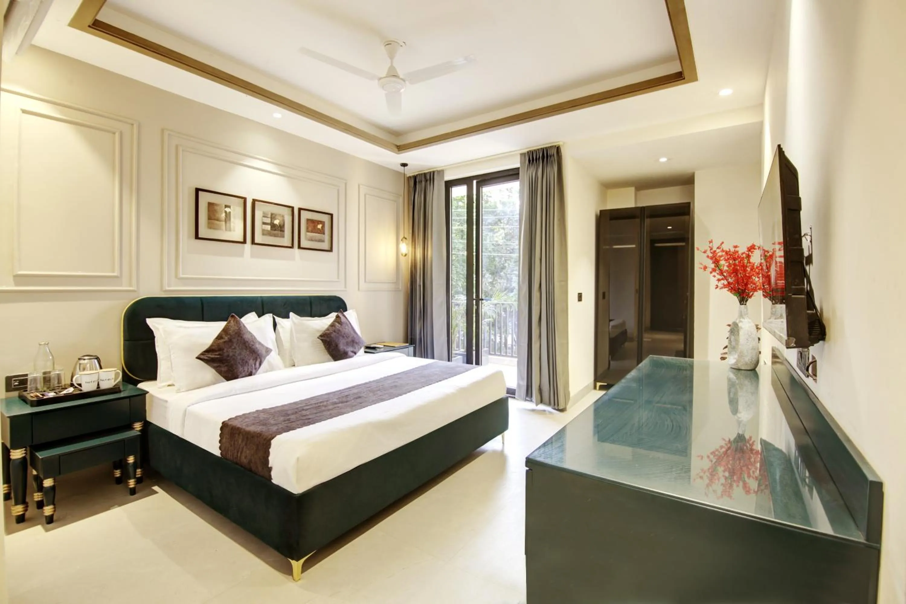 Bed in Saltstayz Premier - Galleria Market Road & Sector 27