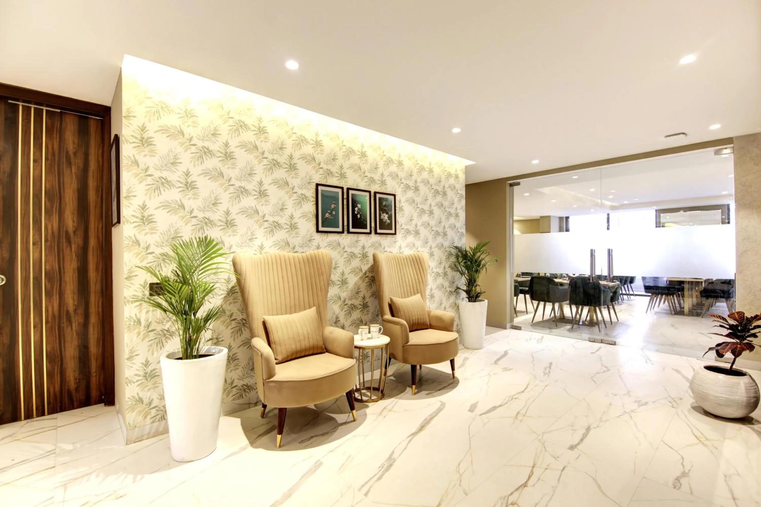 Restaurant/places to eat in Saltstayz Premier - Galleria Market Road & Sector 27