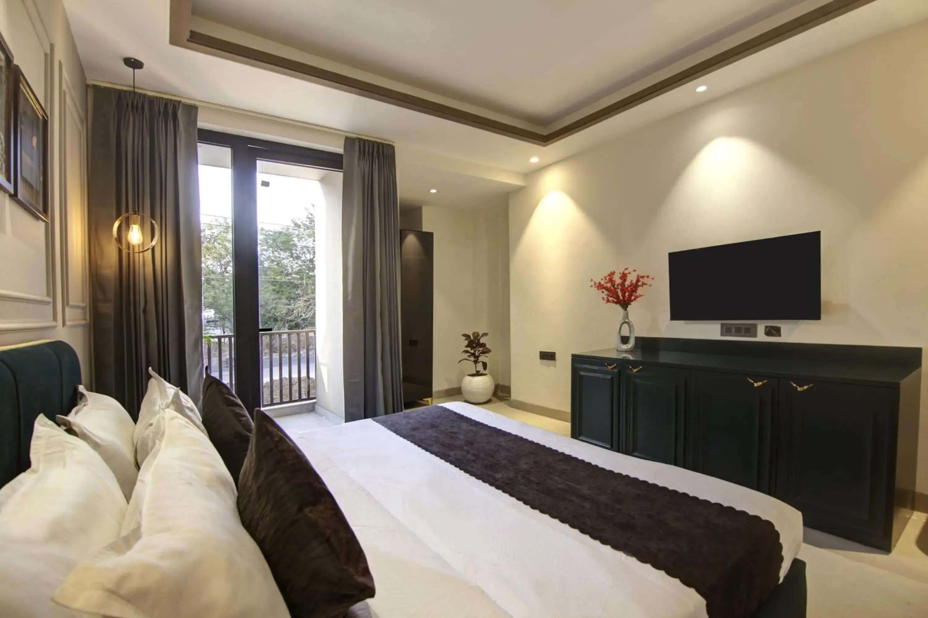 Deluxe Room with Balcony - GYM access in Saltstayz Premier - Galleria Market Road & Sector 27 Deluxe Room with Balcony - GYM access in Saltstayz Premier - Galleria Market Road & Sector 27