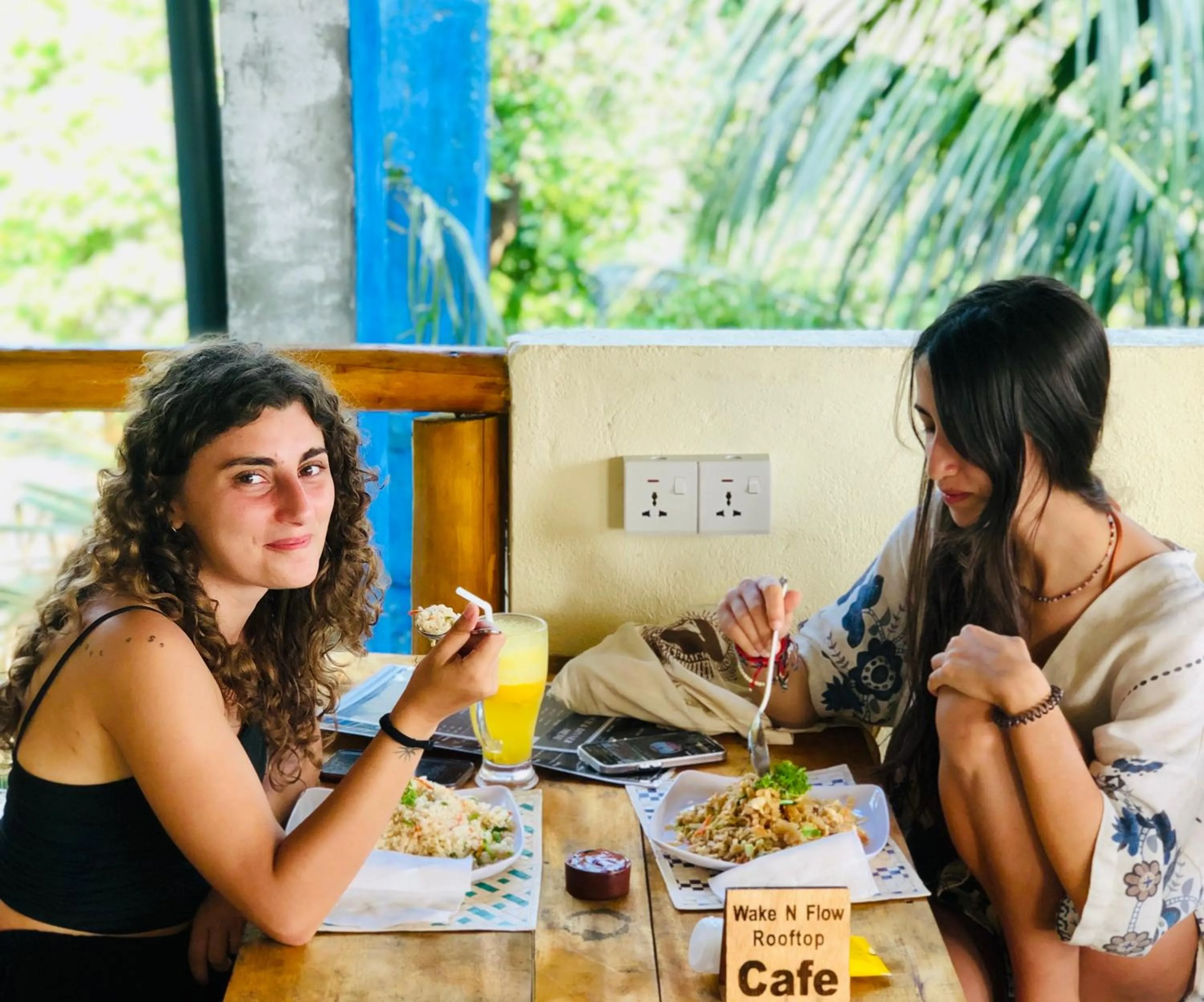 Food and drinks in Wake N Flow, Weligama