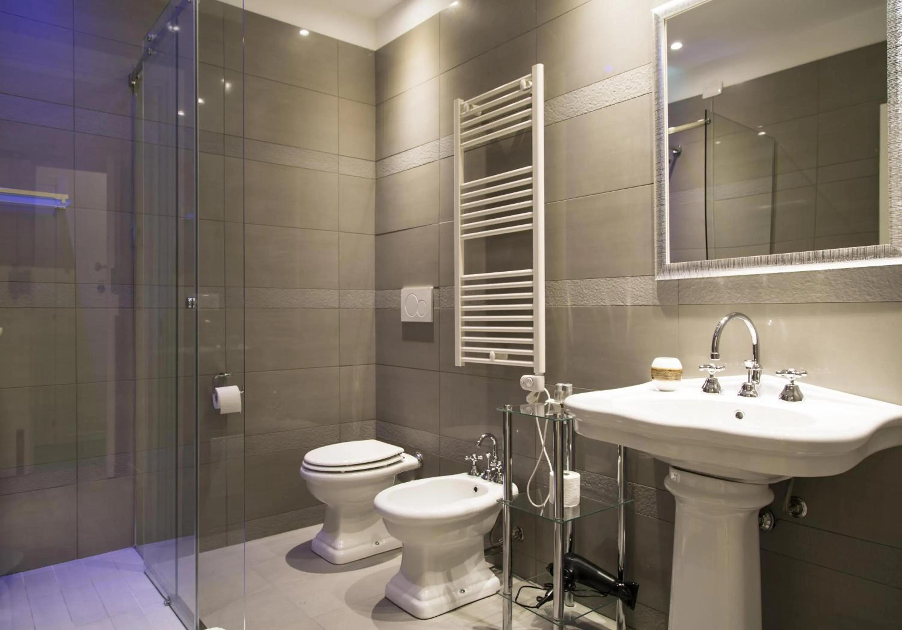 Bathroom in Navigliotel 19 - Rooms & Suites