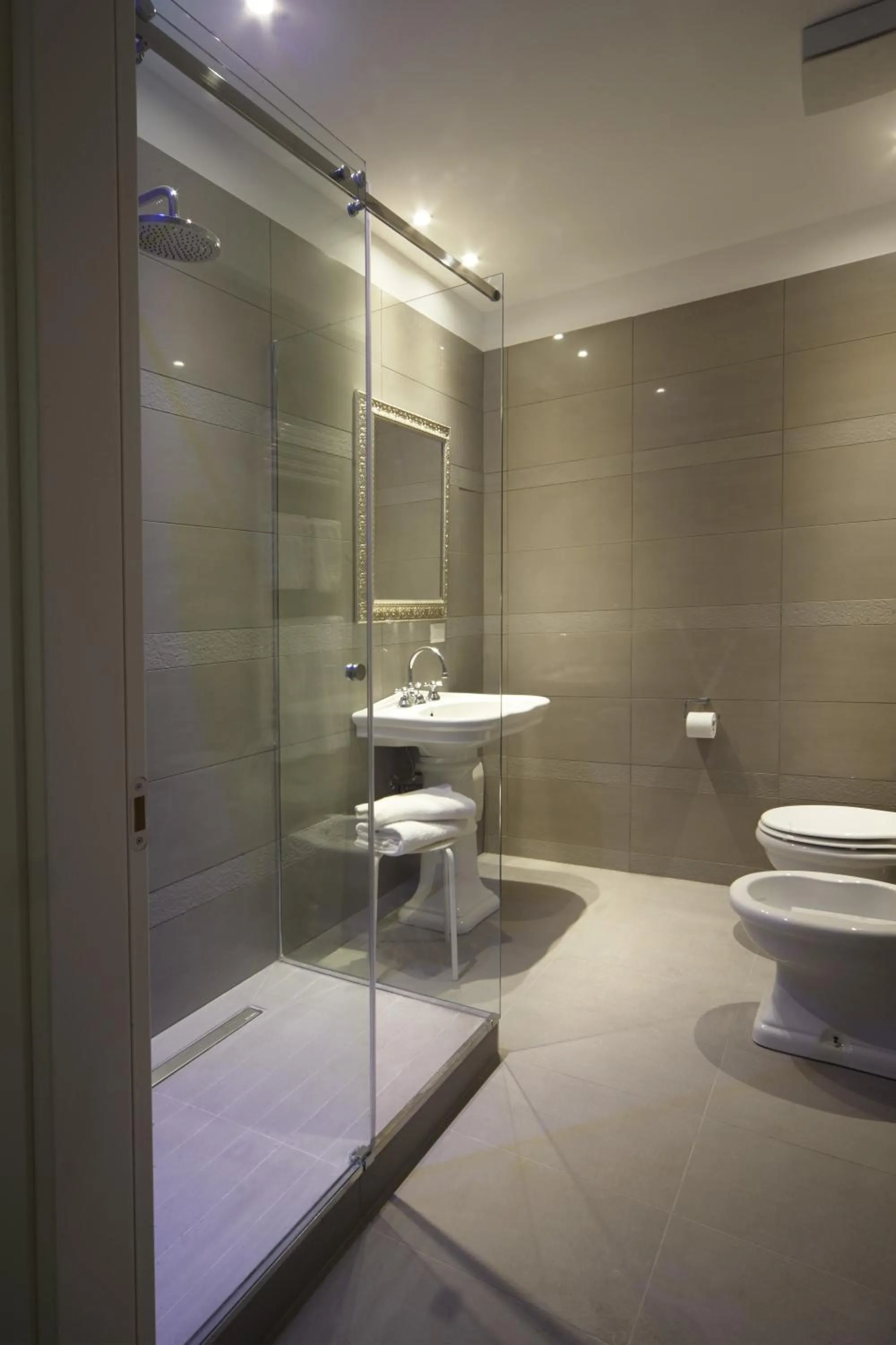 Bathroom in Navigliotel 19 - Rooms & Suites