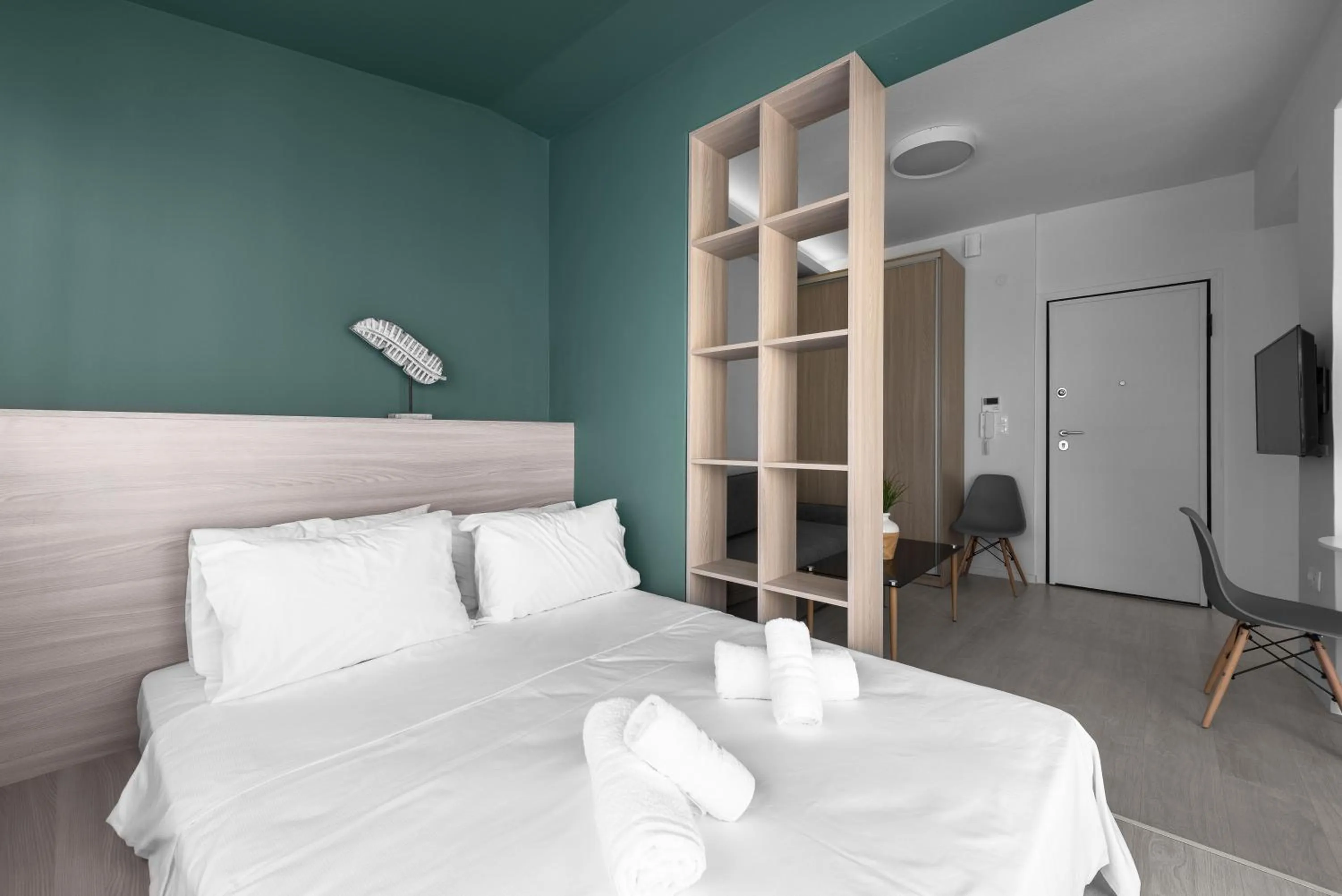Bed in DeniZen Boutique Apartments, Nilie Hospitality MGMT