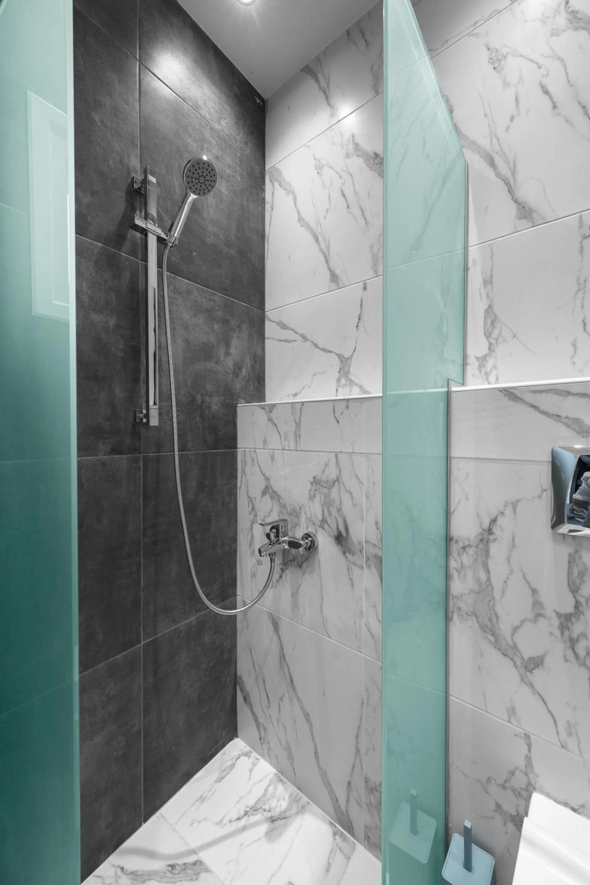 Shower in DeniZen Boutique Apartments, Nilie Hospitality MGMT