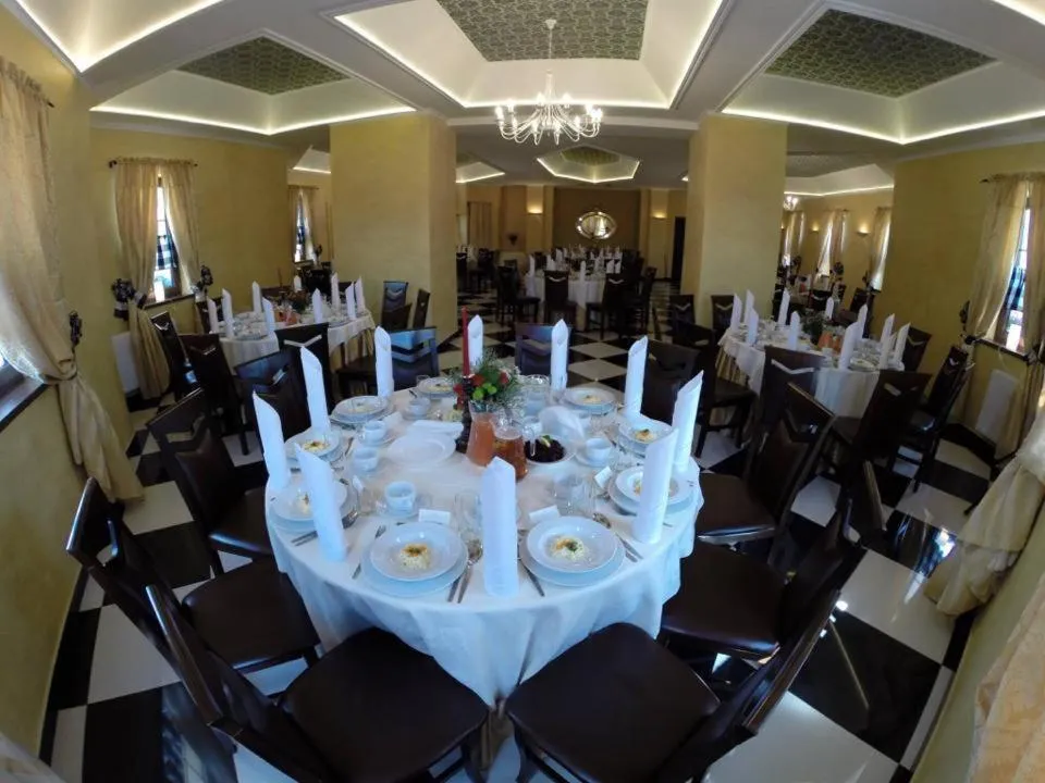 Restaurant/places to eat in Malinowy Dwór