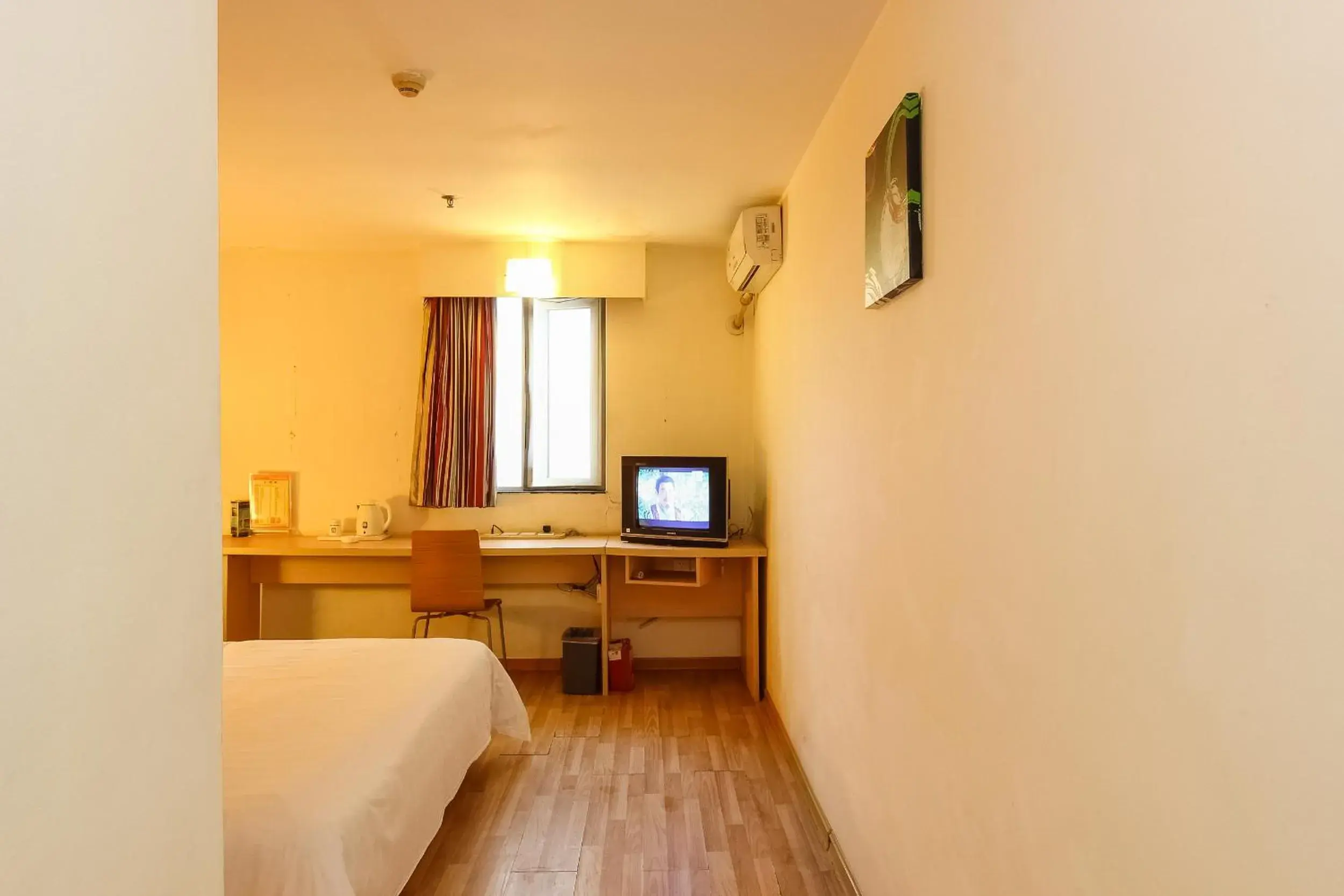 Day, Bed in 7Days Inn Guangzhou Shijing Jinbi Xincheng Day, Bed in 7Days Inn Guangzhou Shijing Jinbi Xincheng