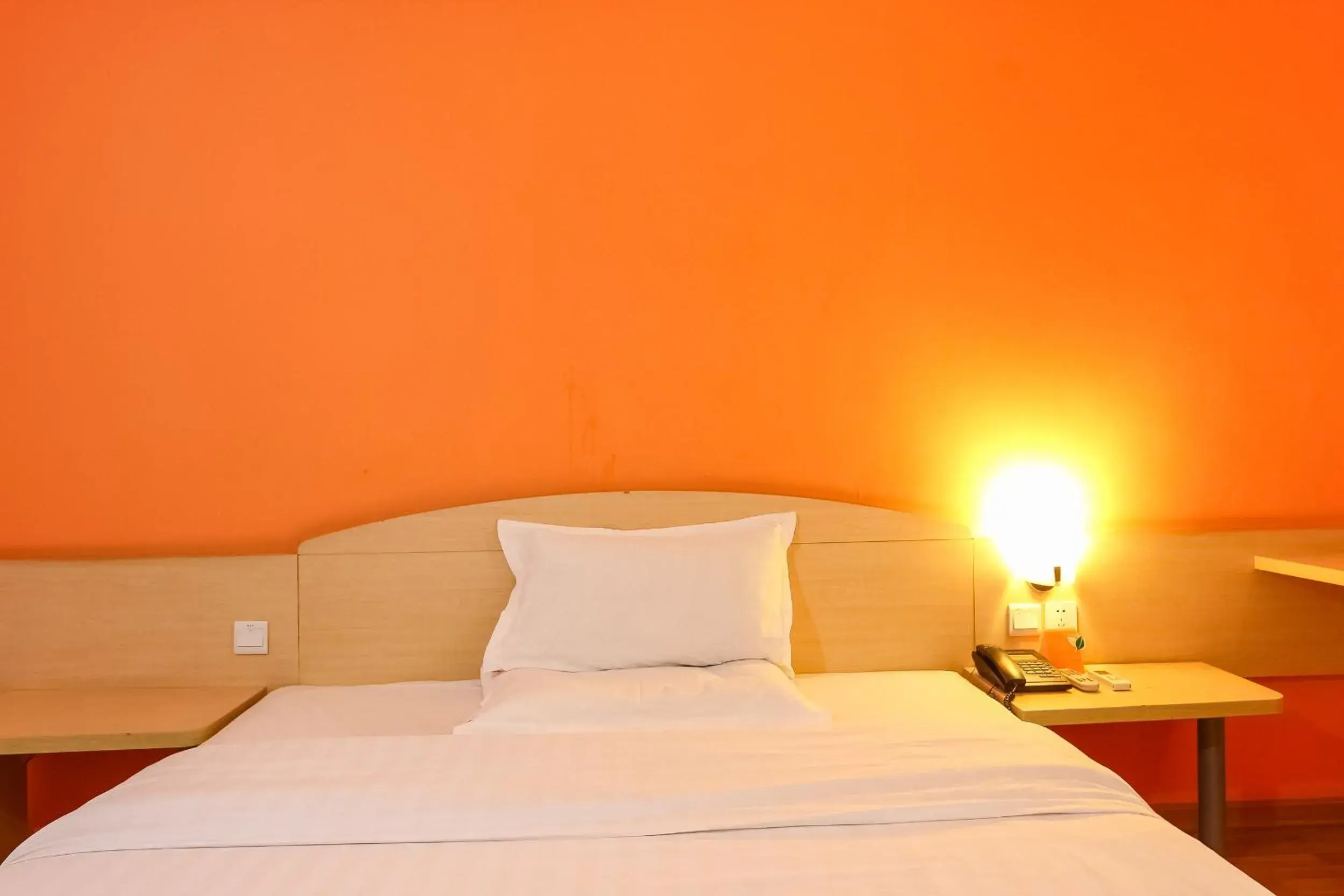 Decorative detail, Bed in 7Days Inn Guangzhou Shijing Jinbi Xincheng Decorative detail, Bed in 7Days Inn Guangzhou Shijing Jinbi Xincheng