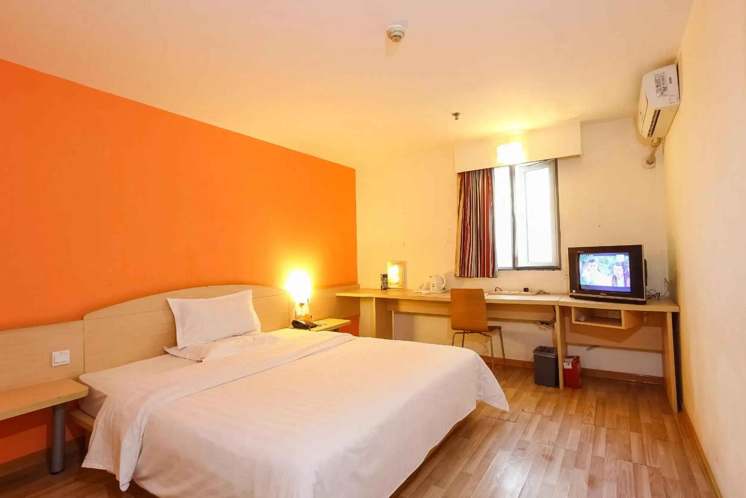 Day, Bed in 7Days Inn Guangzhou Shijing Jinbi Xincheng Day, Bed in 7Days Inn Guangzhou Shijing Jinbi Xincheng