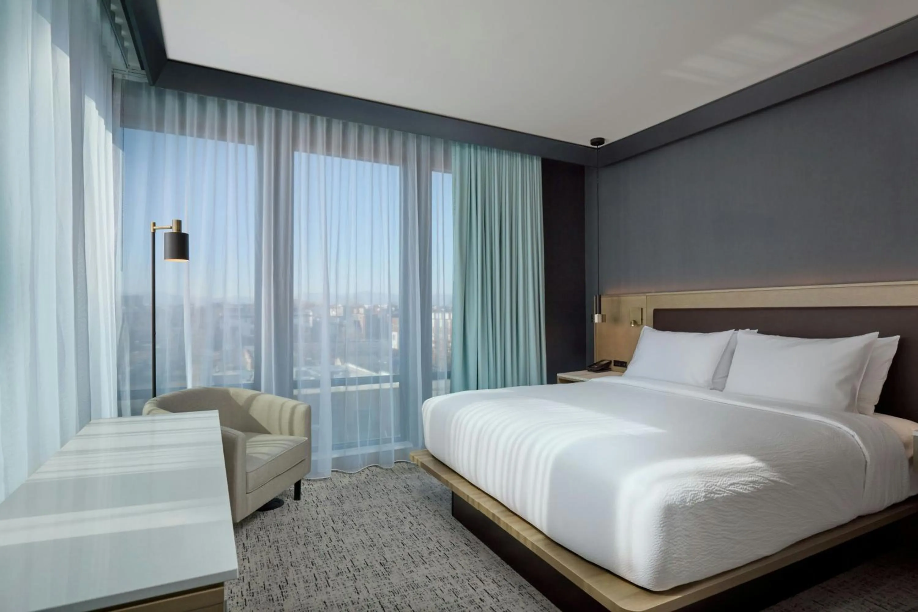 Photo of the whole room, Bed in Courtyard by Marriott Denver Downtown West