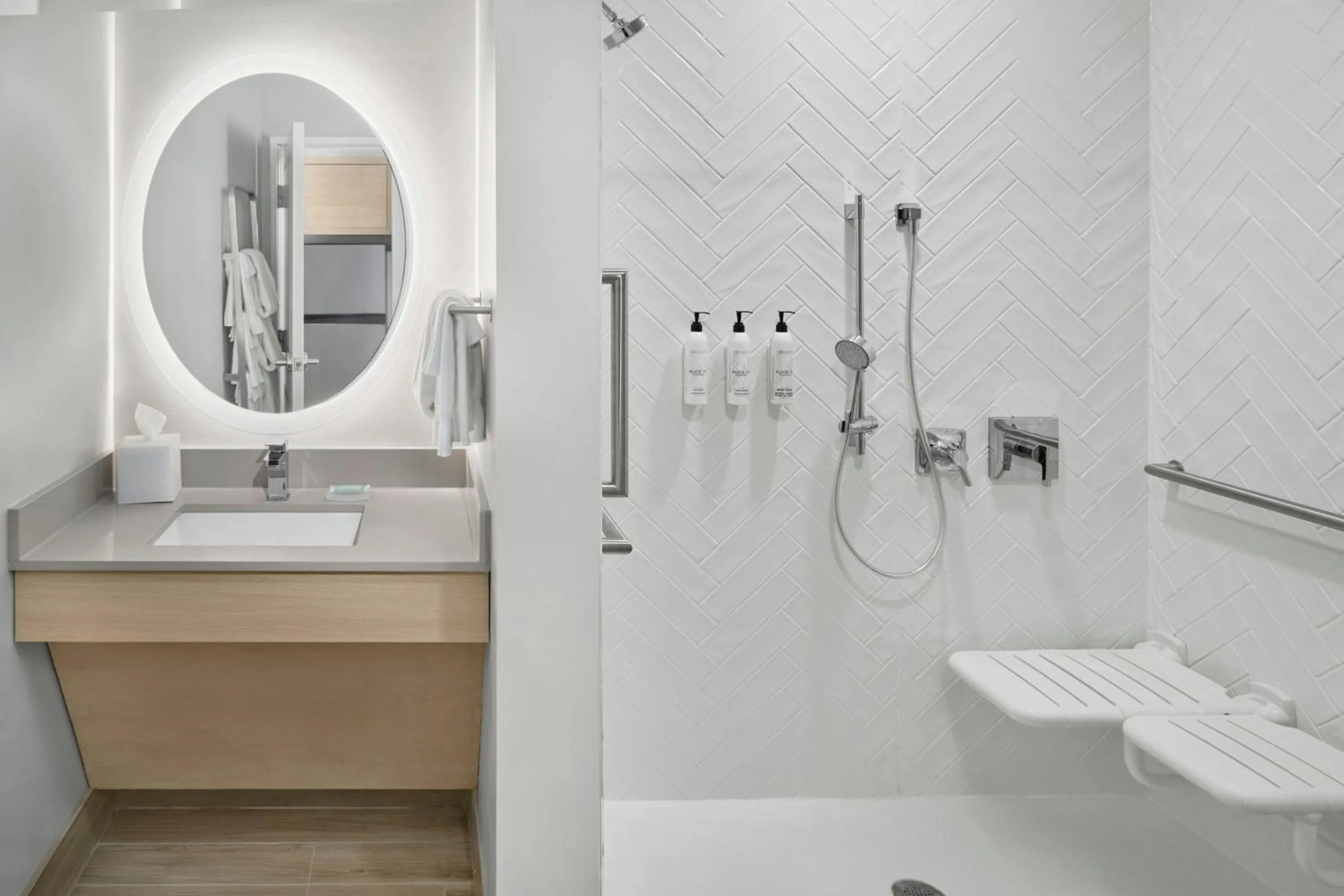 Bathroom in TownePlace Suites by Marriott Lansing North