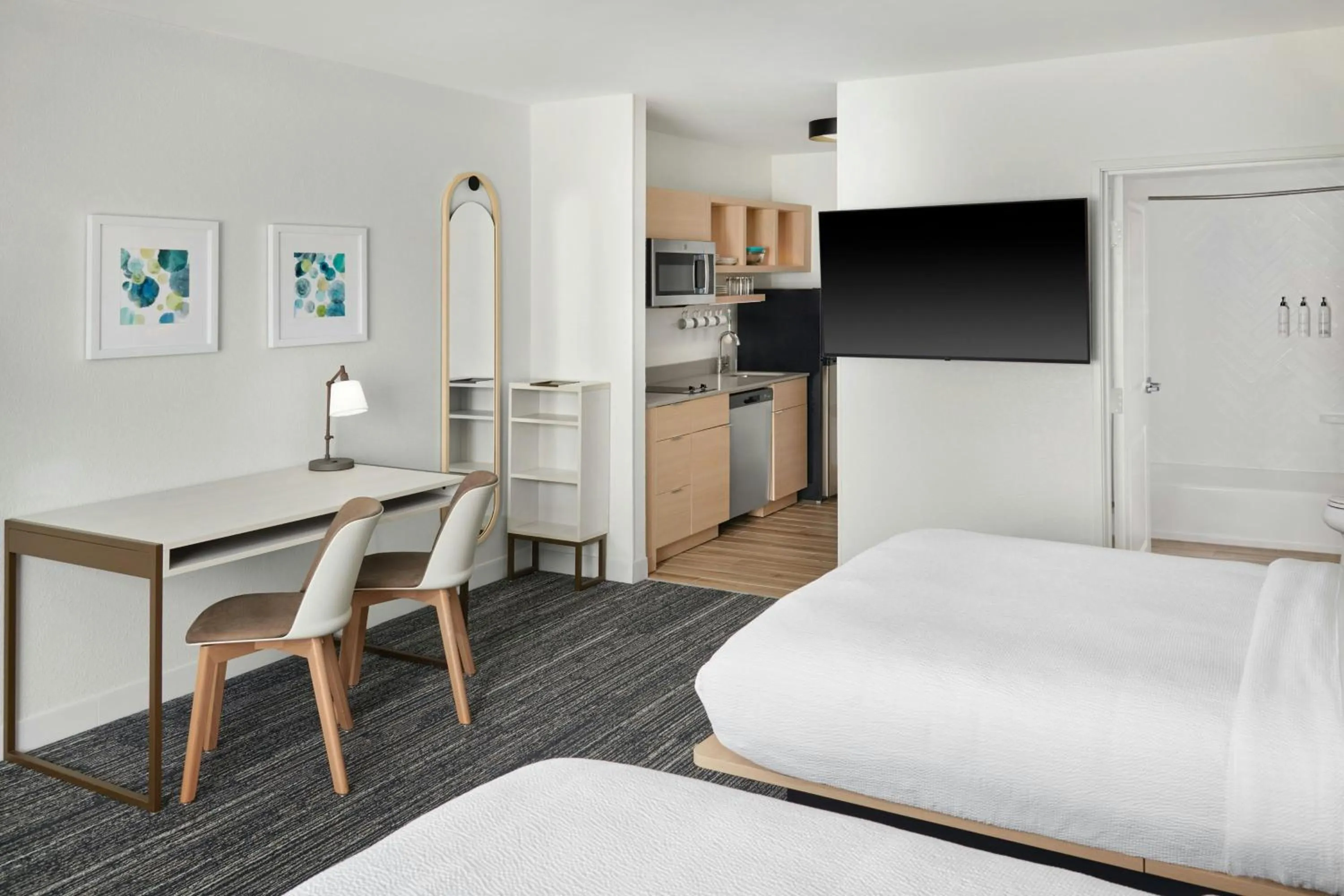 Photo of the whole room, Bed in TownePlace Suites by Marriott Lansing North