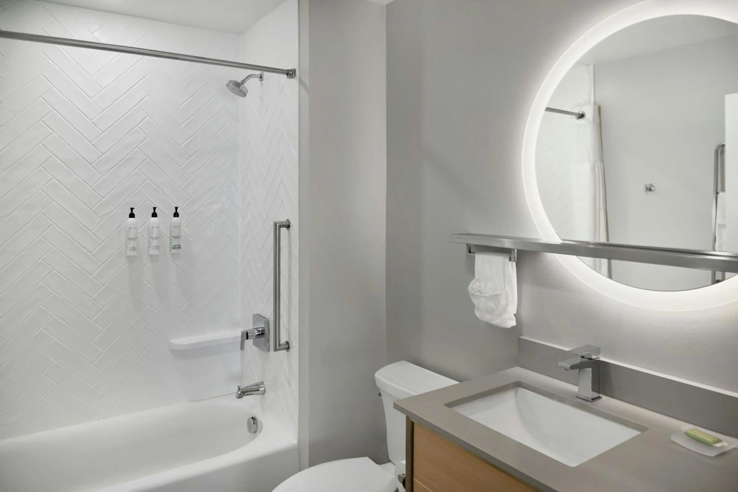 Bathroom in TownePlace Suites by Marriott Lansing North