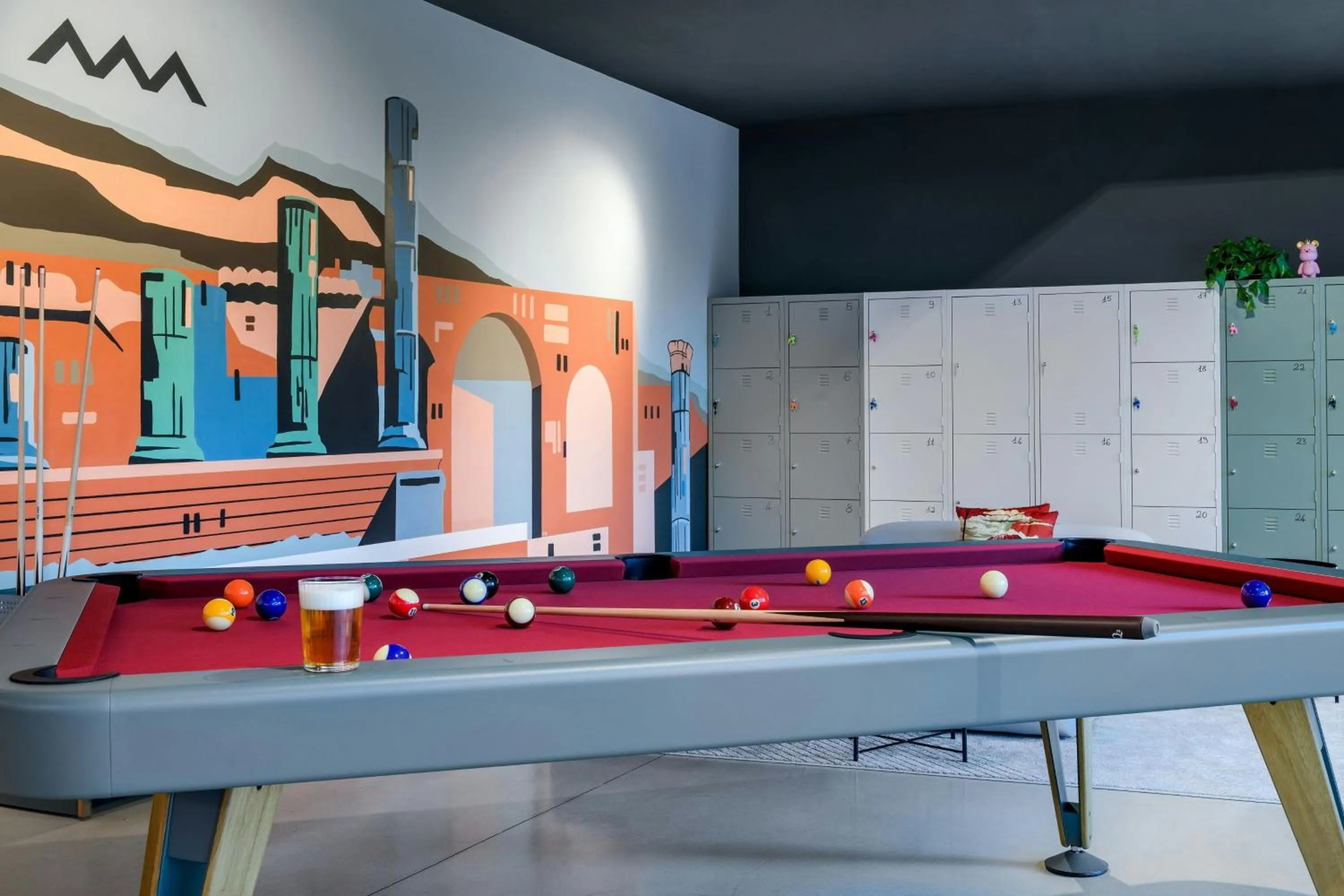 Lounge or bar in Moxy Pompeii