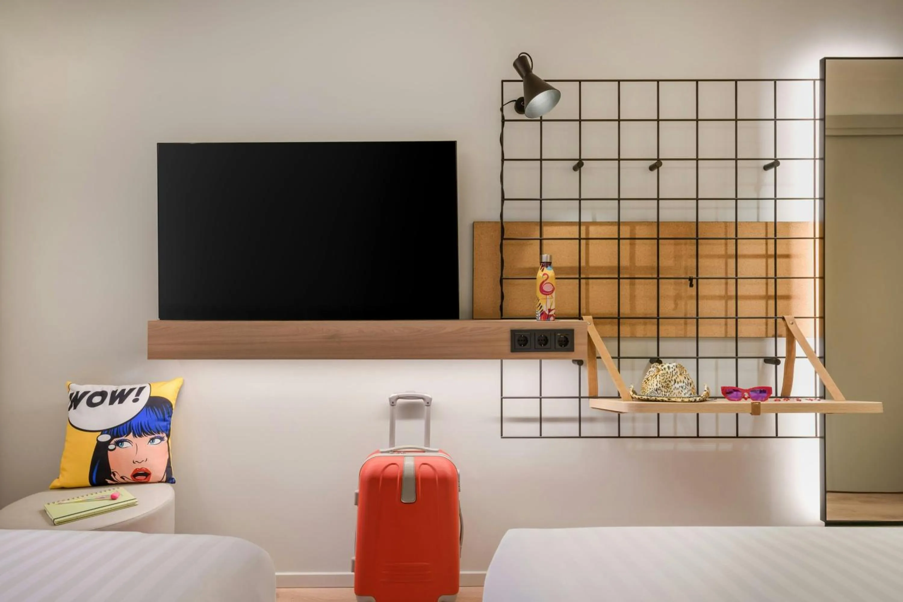 Photo of the whole room, Bed in Moxy Pompeii