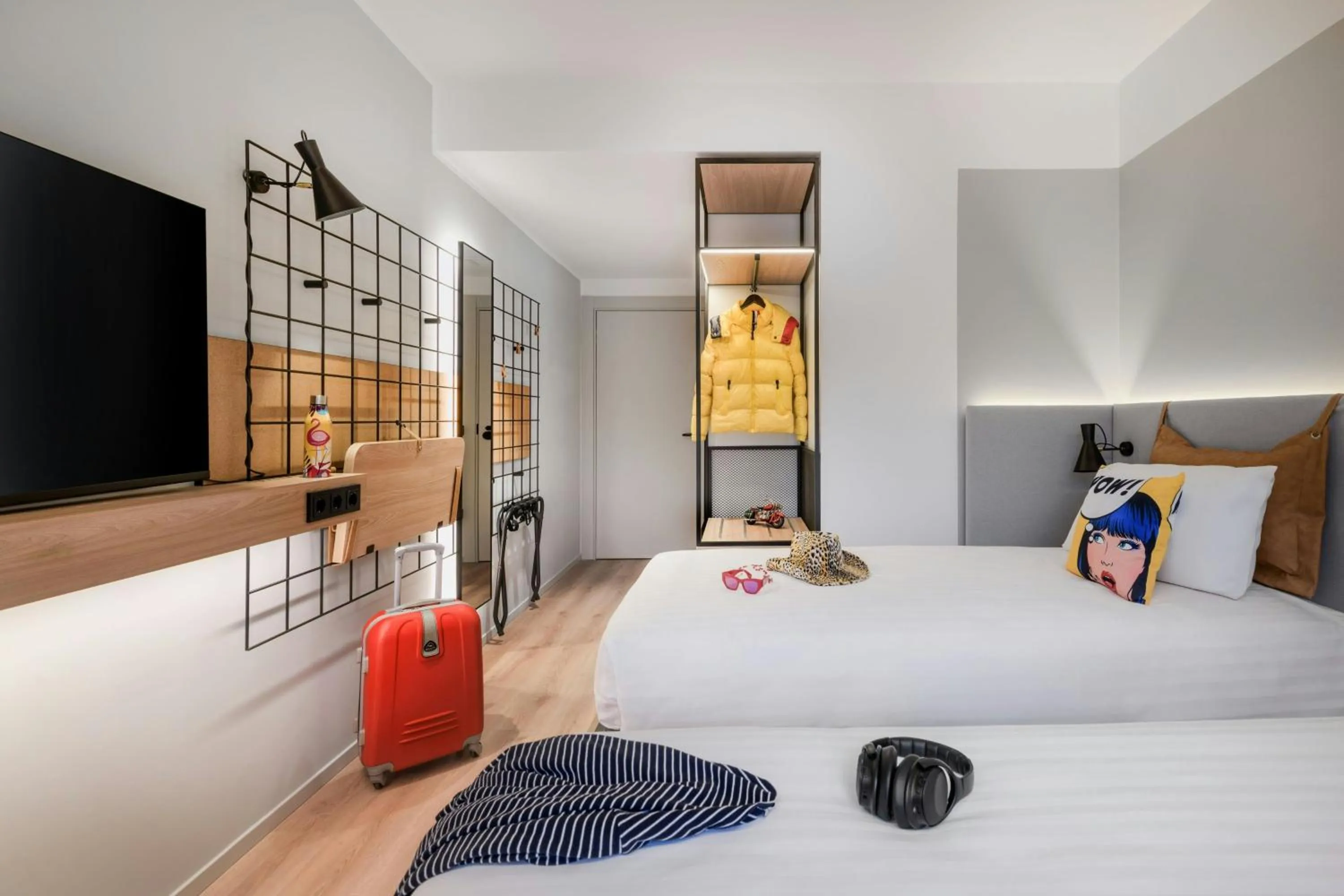 Photo of the whole room, Bed in Moxy Pompeii