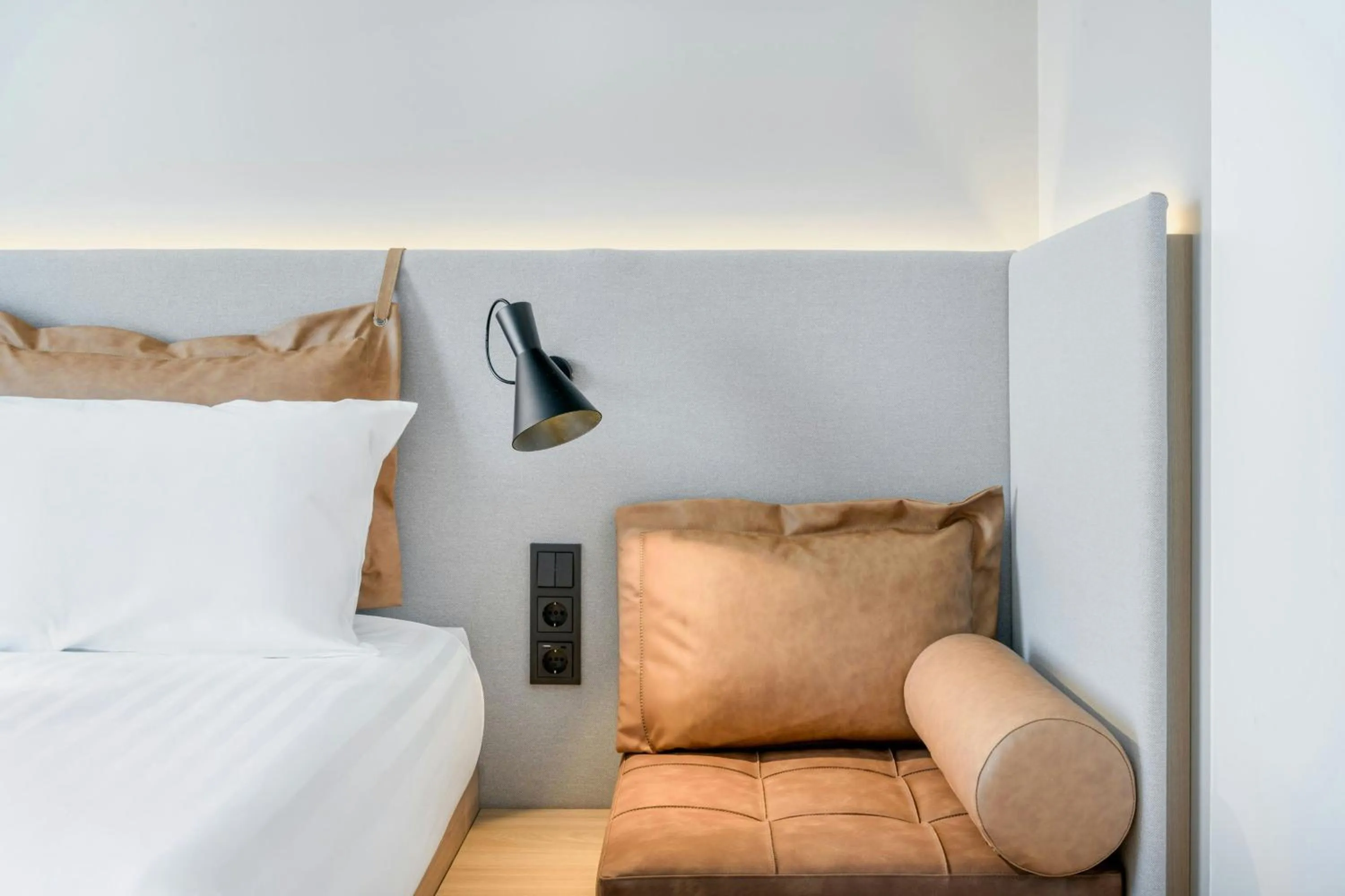 Photo of the whole room, Bed in Moxy Pompeii