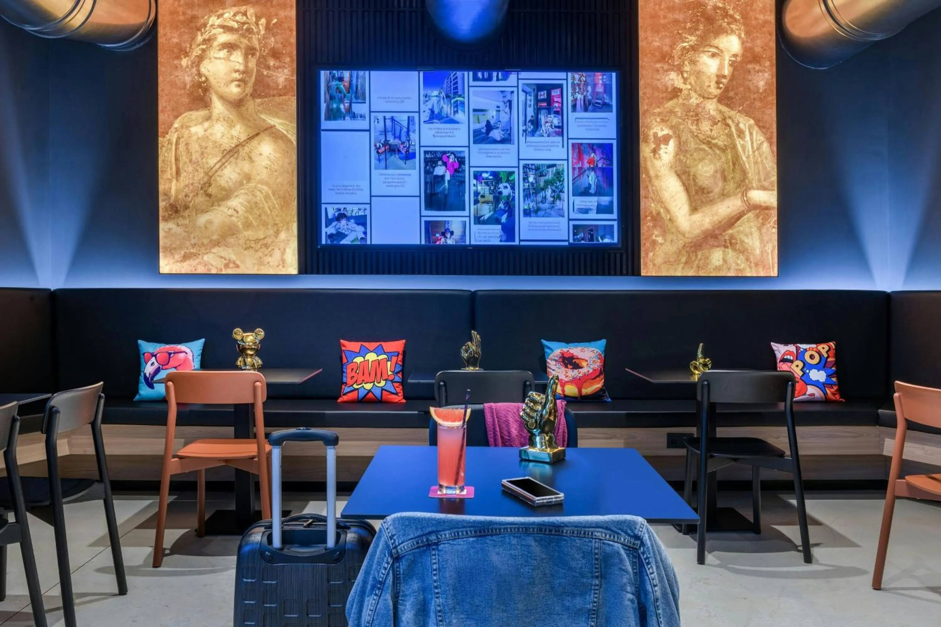 Restaurant/places to eat in Moxy Pompeii