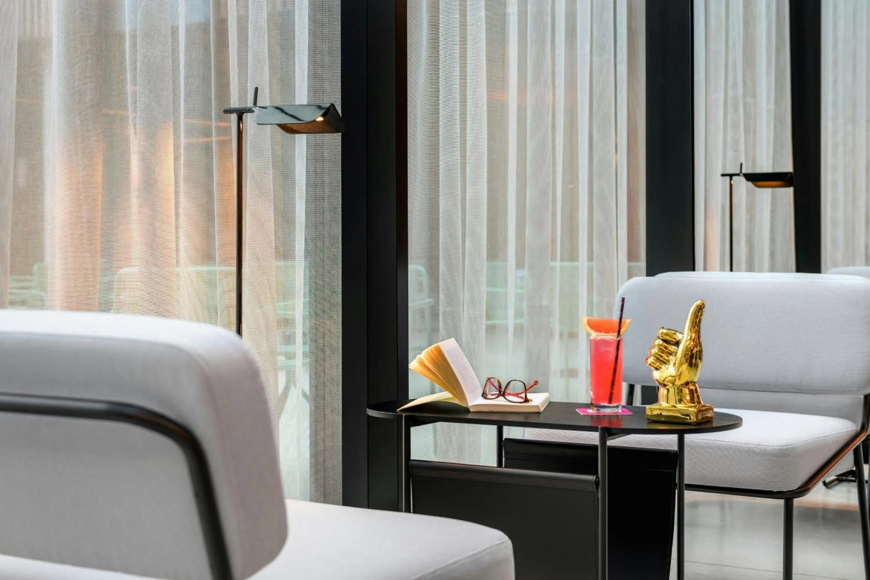 Lounge or bar in Moxy Pompeii