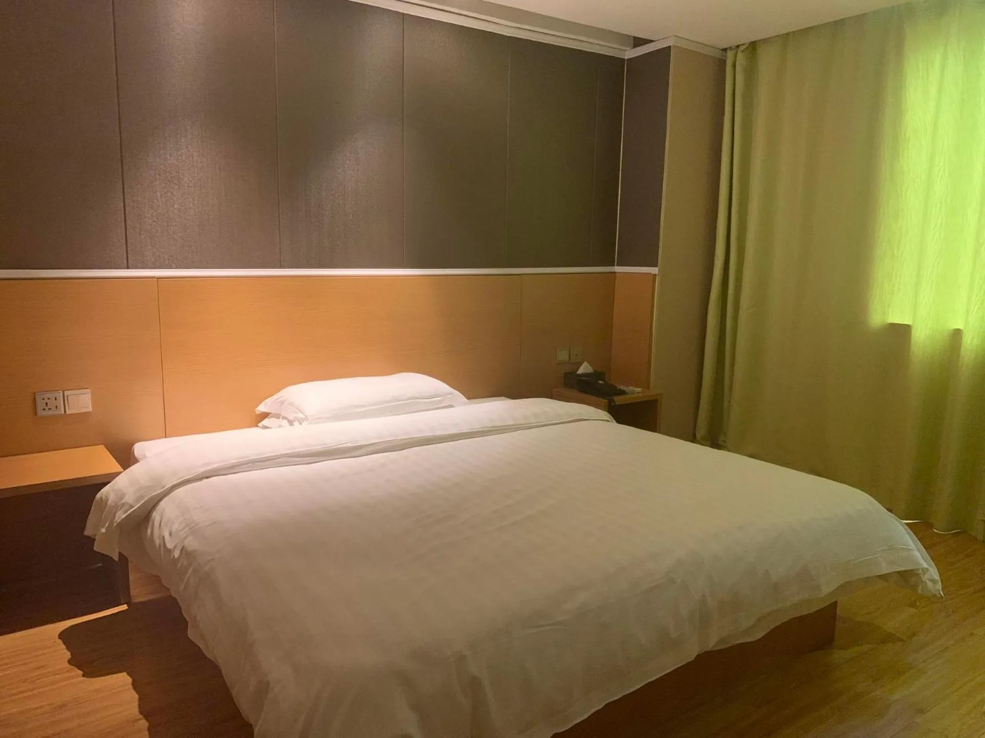 Bed in 7Days Inn Yunfu Luoding Central