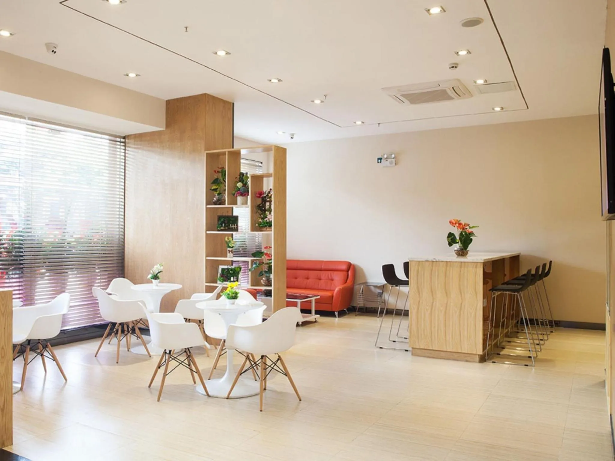 Restaurant/places to eat in 7Days Premium Shenzhen High New Science and Technology Park Subway Station