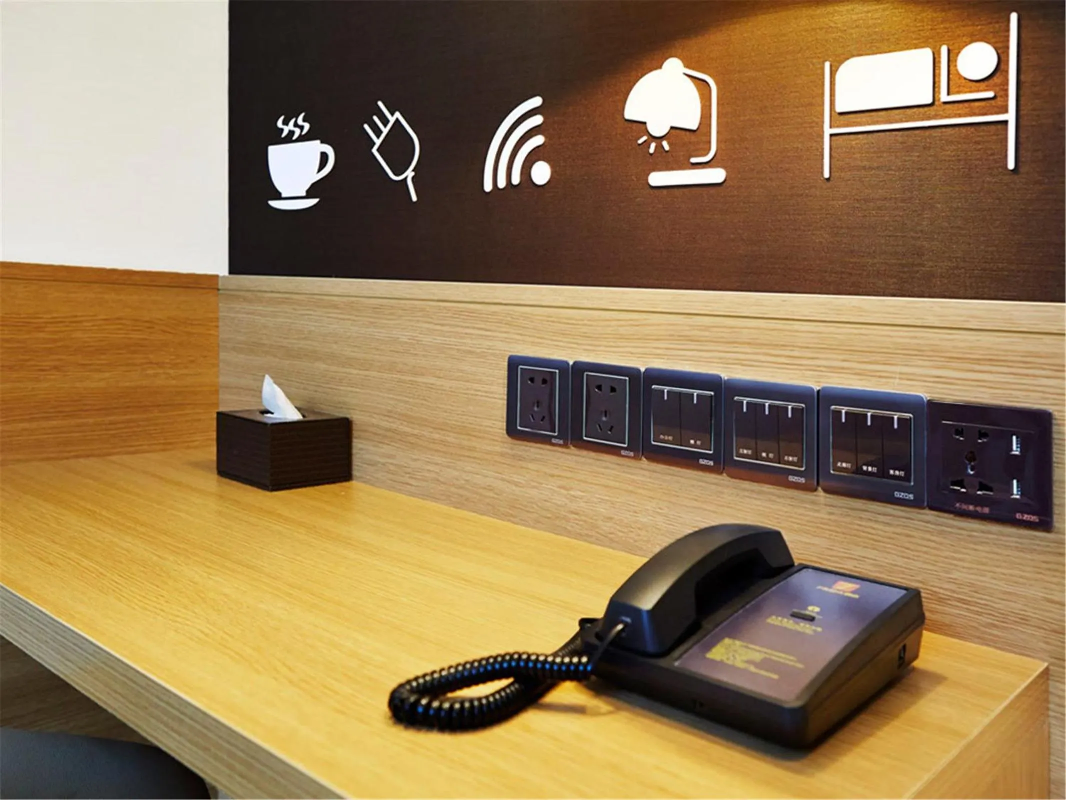 TV and multimedia in 7Days Premium Shenzhen High New Science and Technology Park Subway Station