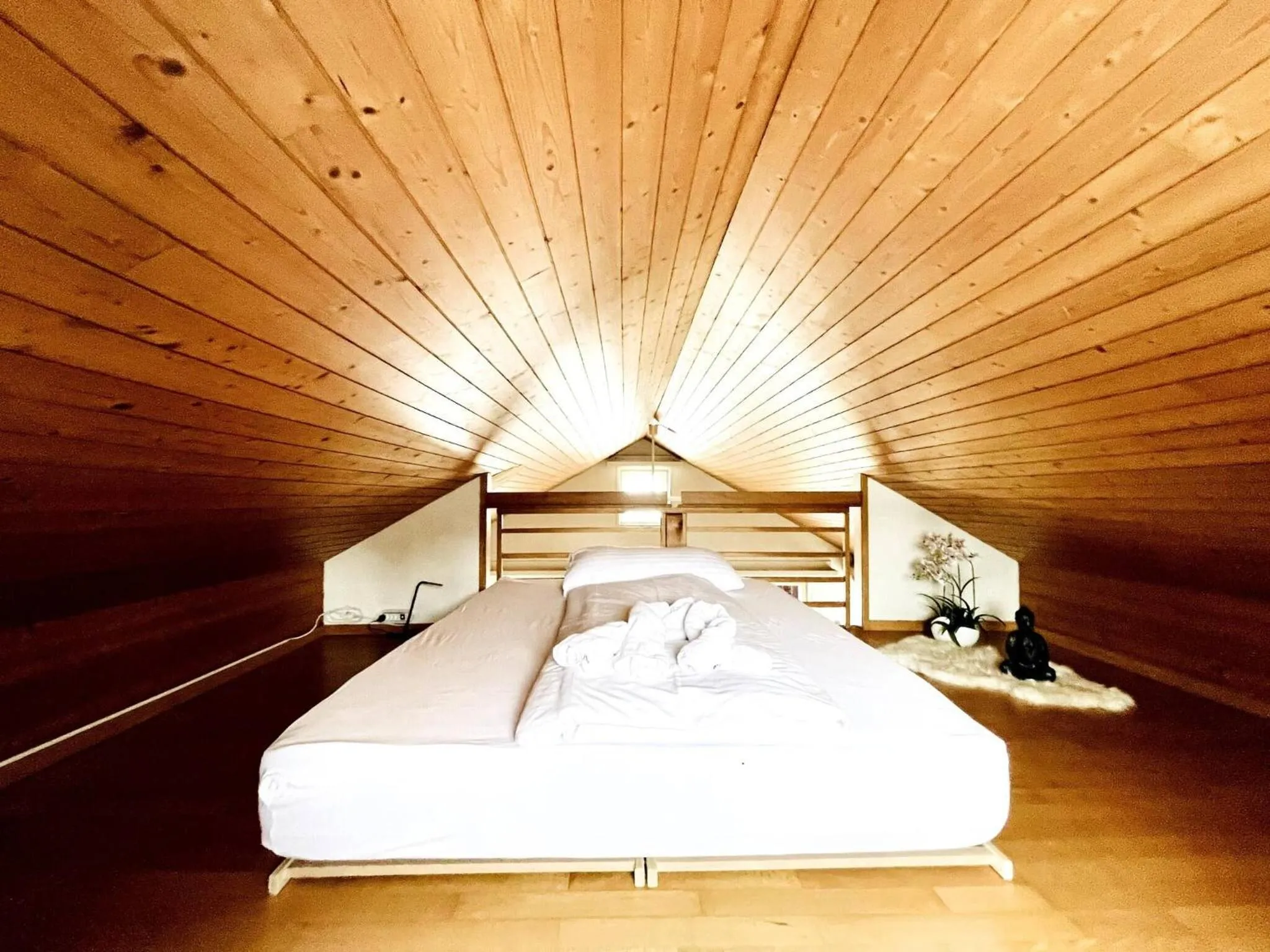 Bed in Einzigartige Schone Altbau- Wohnung Im Zentrum