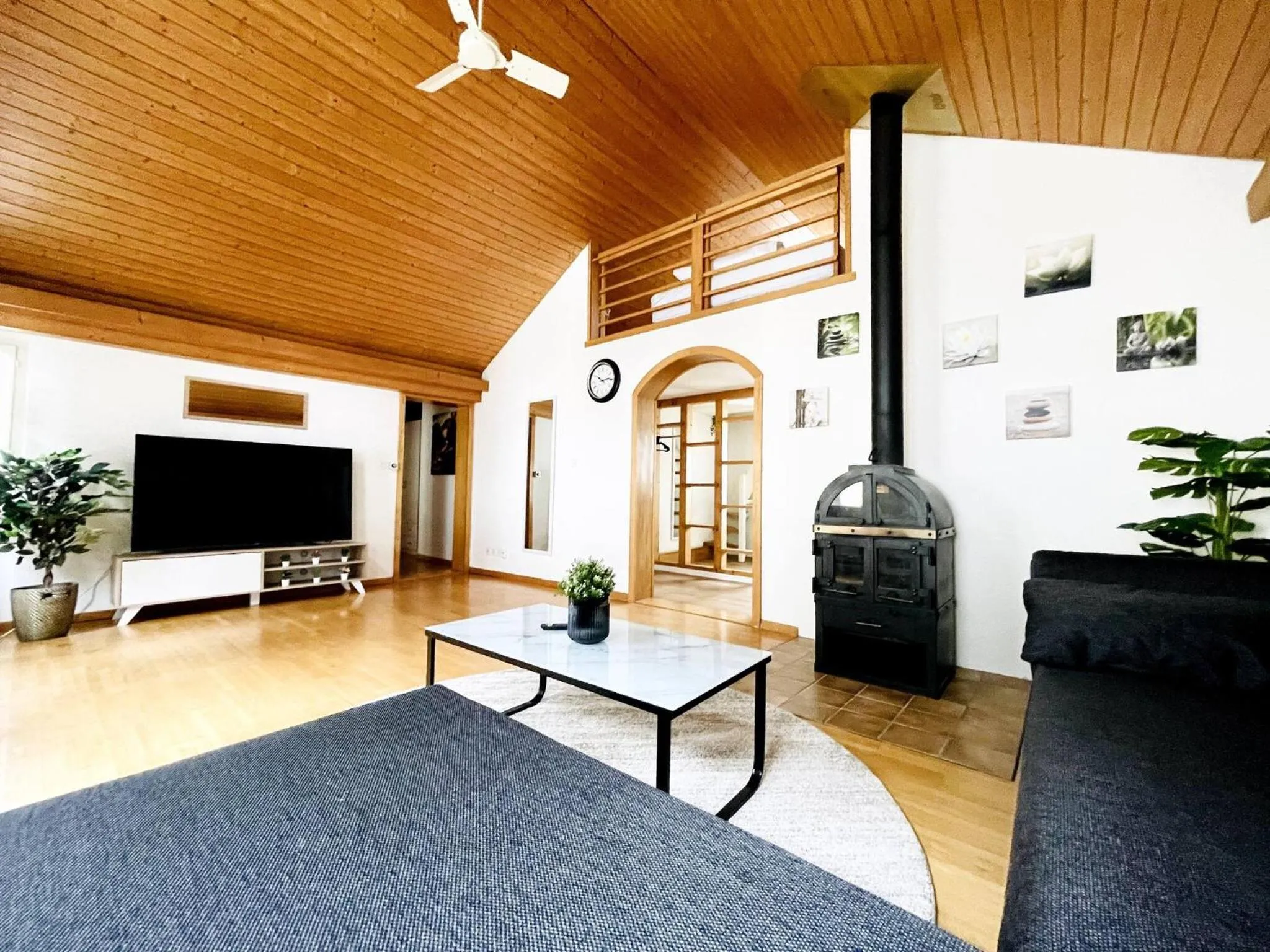 Einzigartige Schone Altbau- Wohnung Im Zentrum