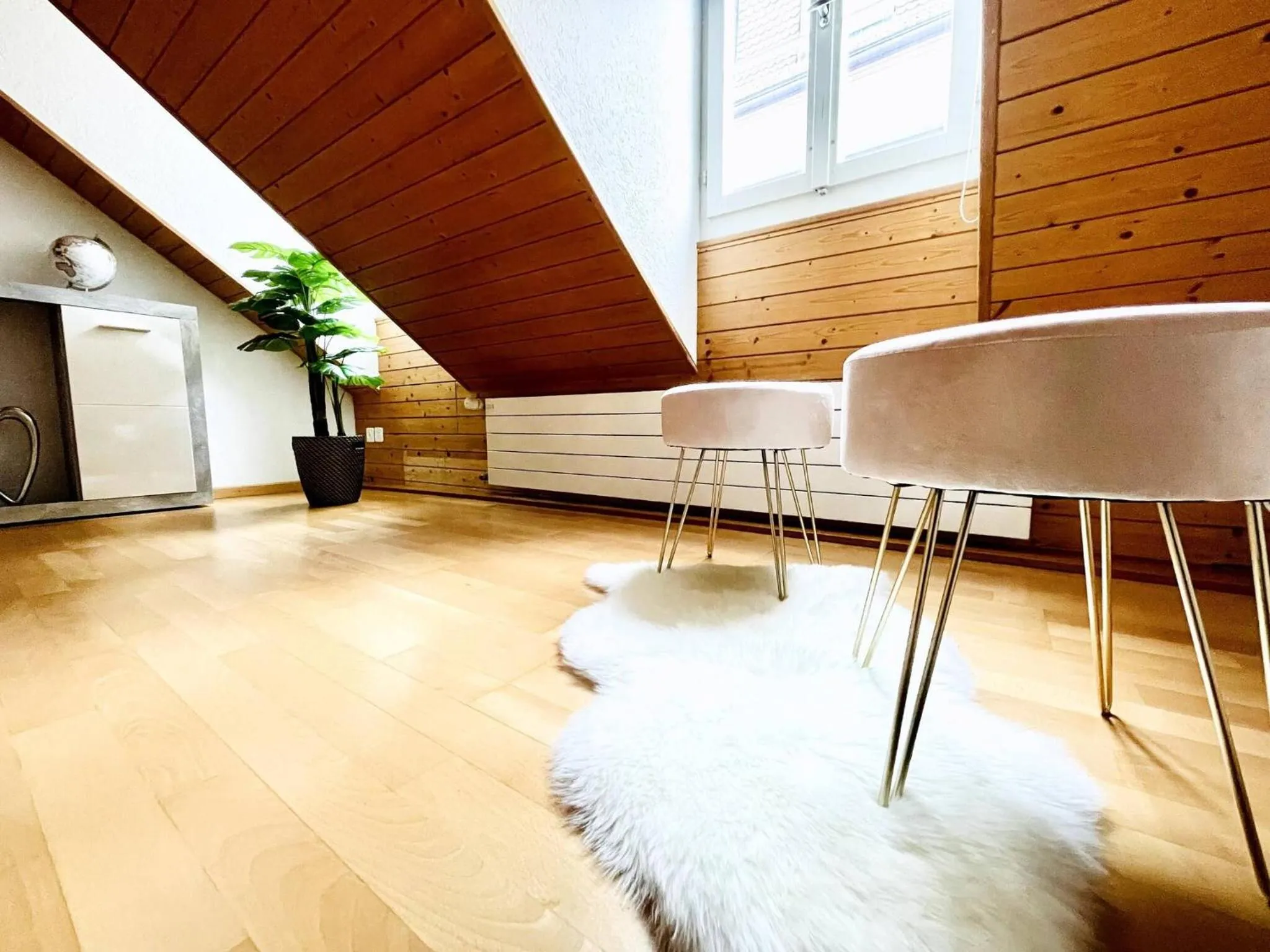 Einzigartige Schone Altbau- Wohnung Im Zentrum