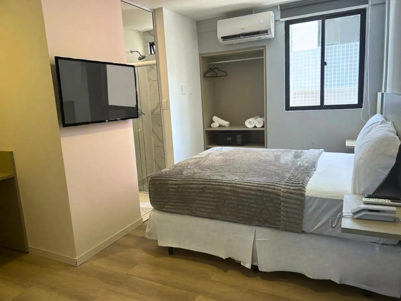 Bedroom, Bed in Blue Hotel