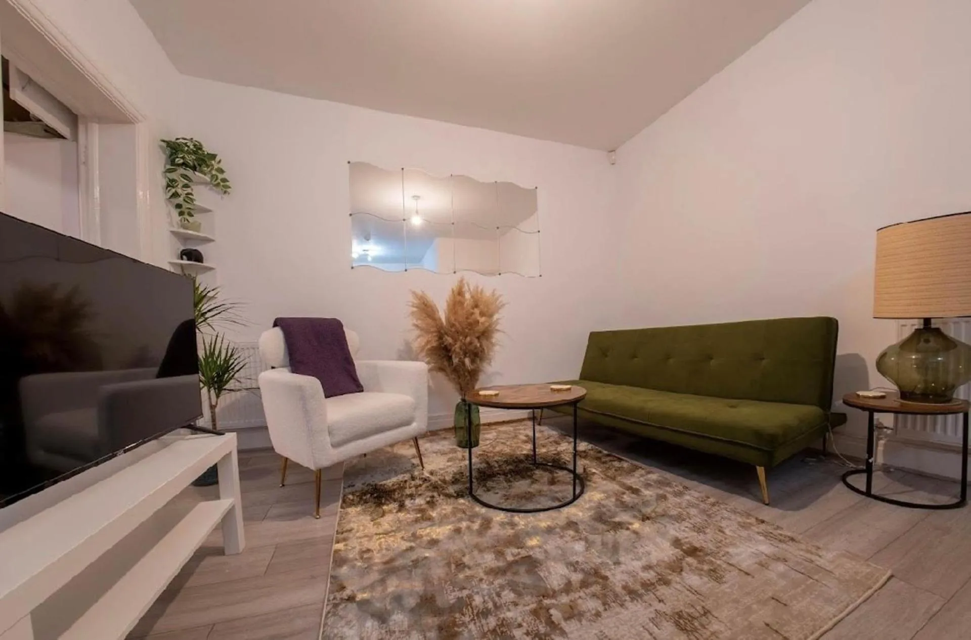 Apartment - Sleeps 4 - Parking - Great Location
