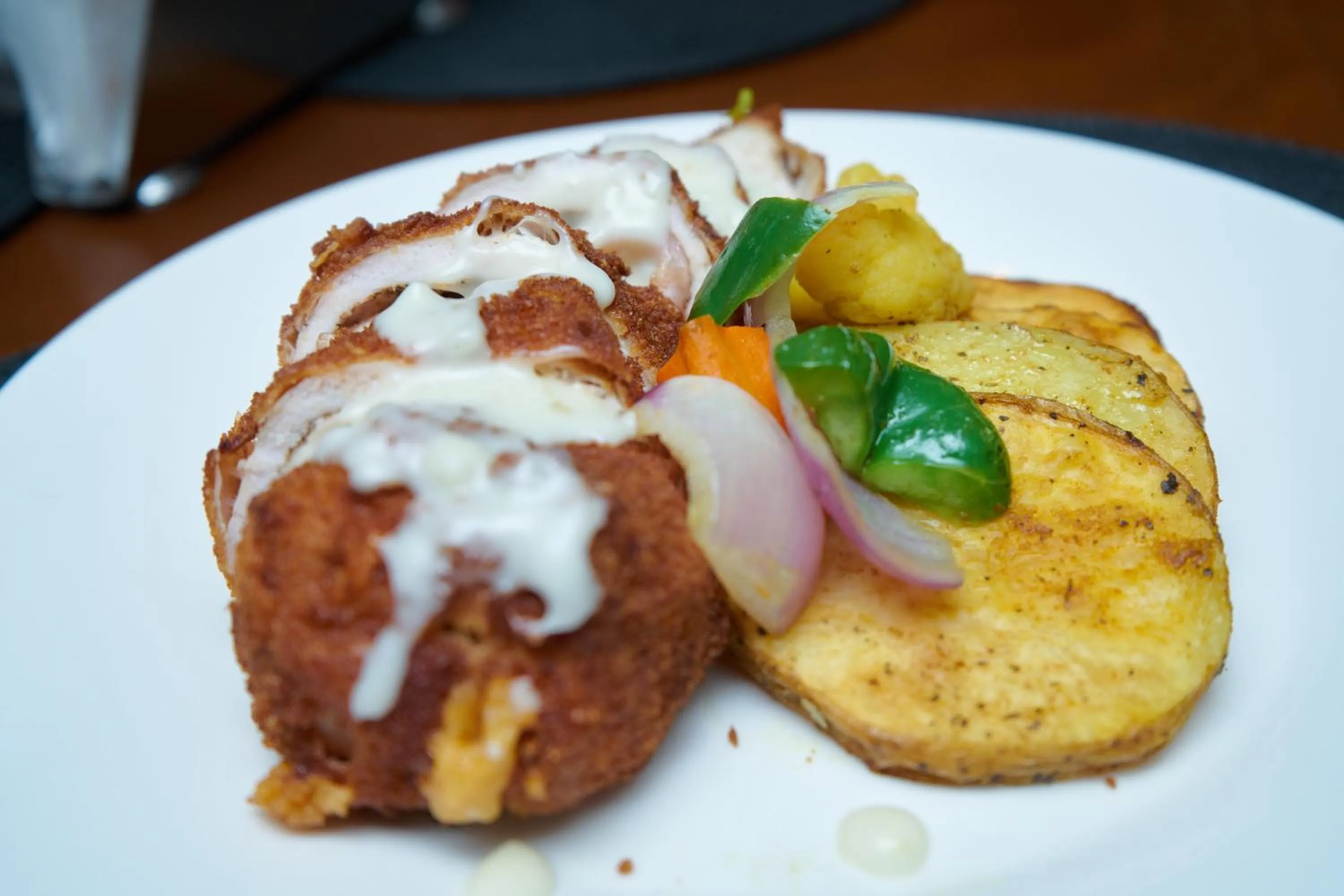 Restaurant/places to eat in Mika Convention Center