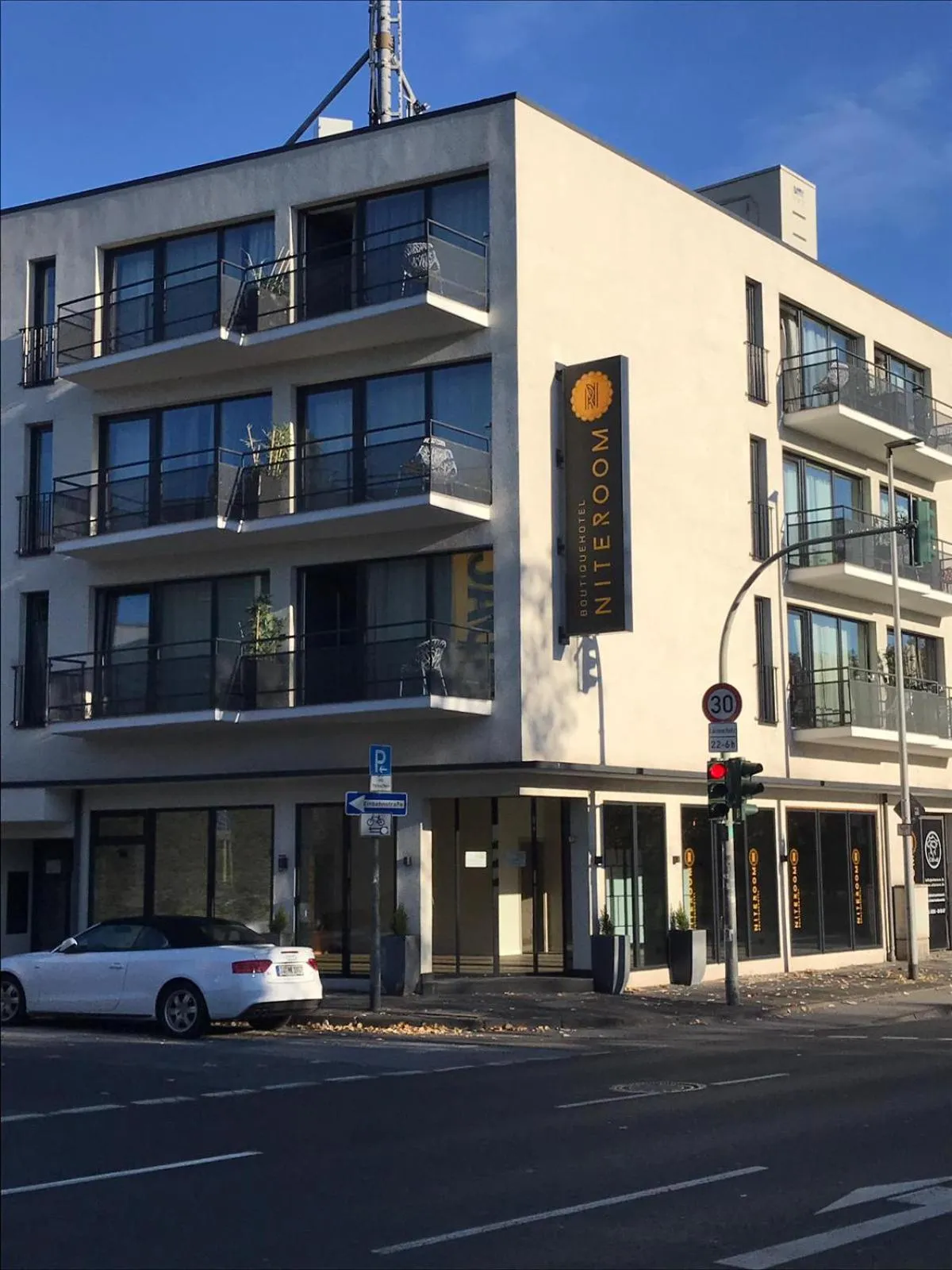 Facade/entrance in Niteroom Boutiquehotel & Apartements