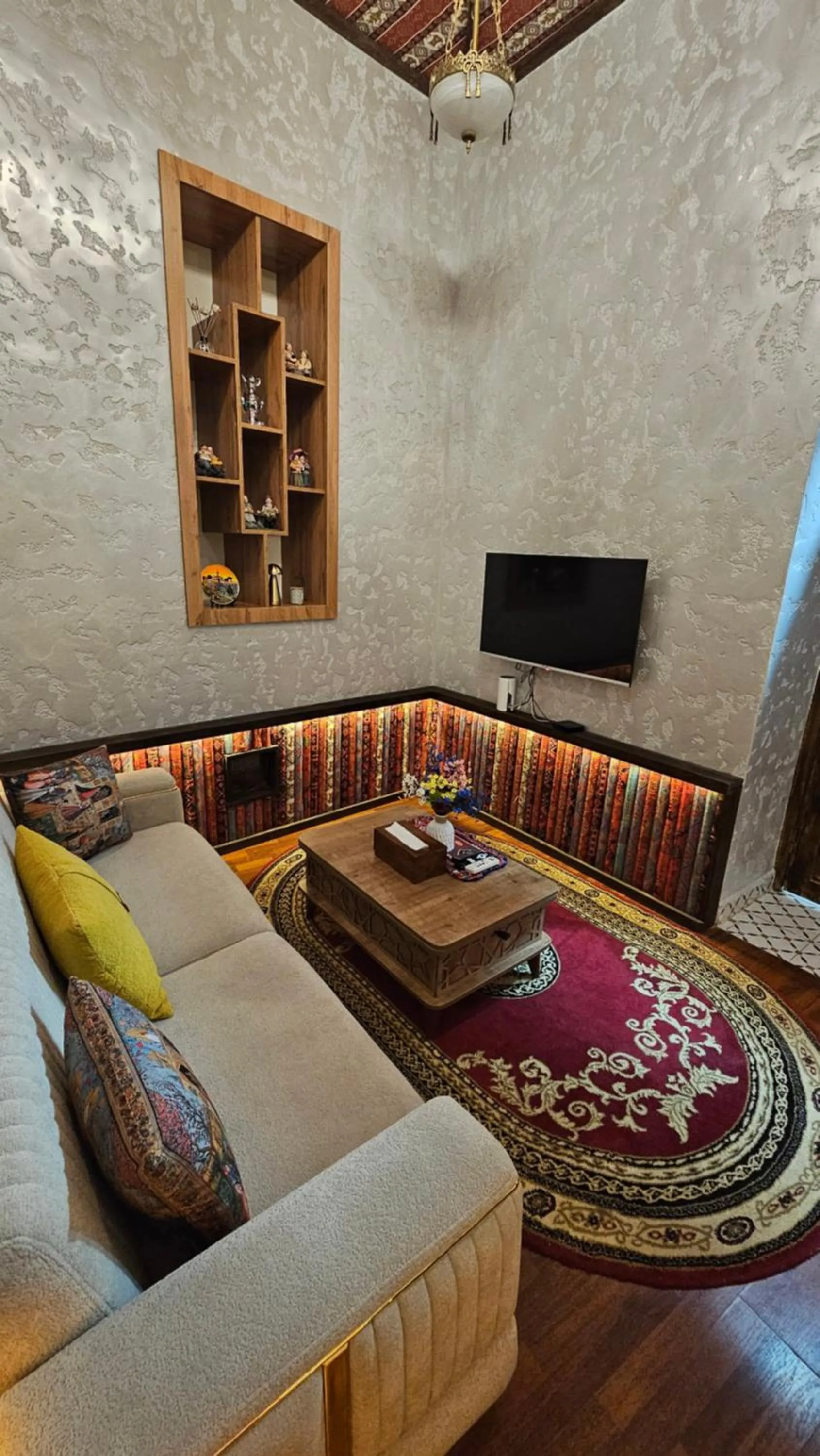 Communal lounge/ TV room in Apartments History 1870