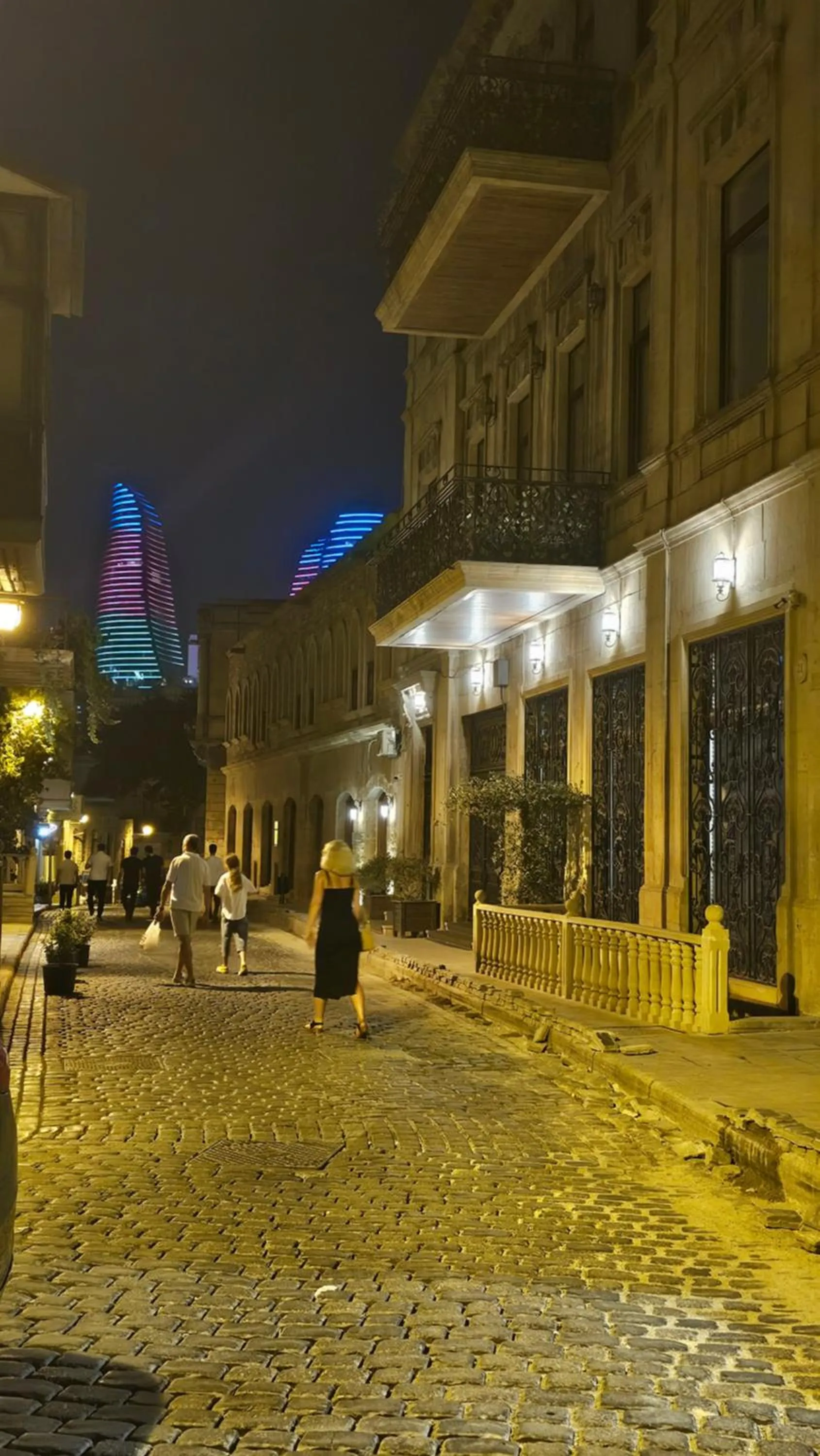 Property building in Apartments History 1870