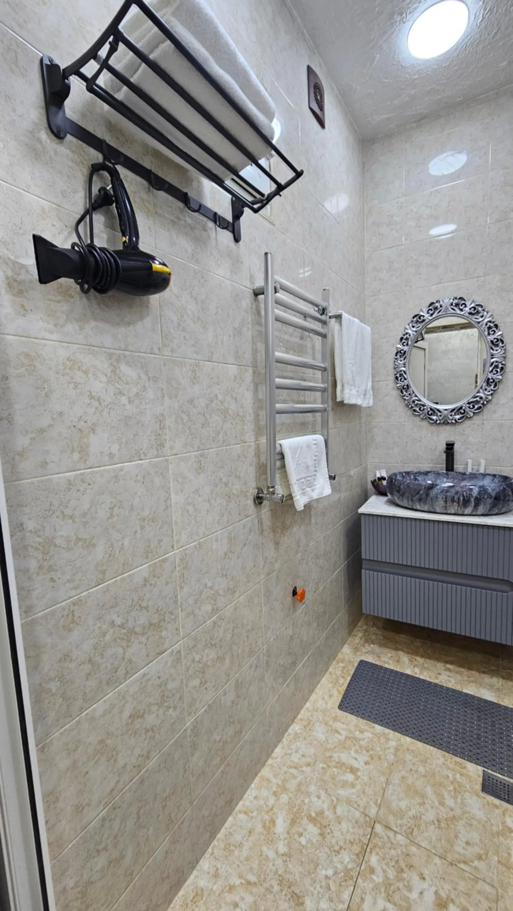 towels in Apartments History 1870