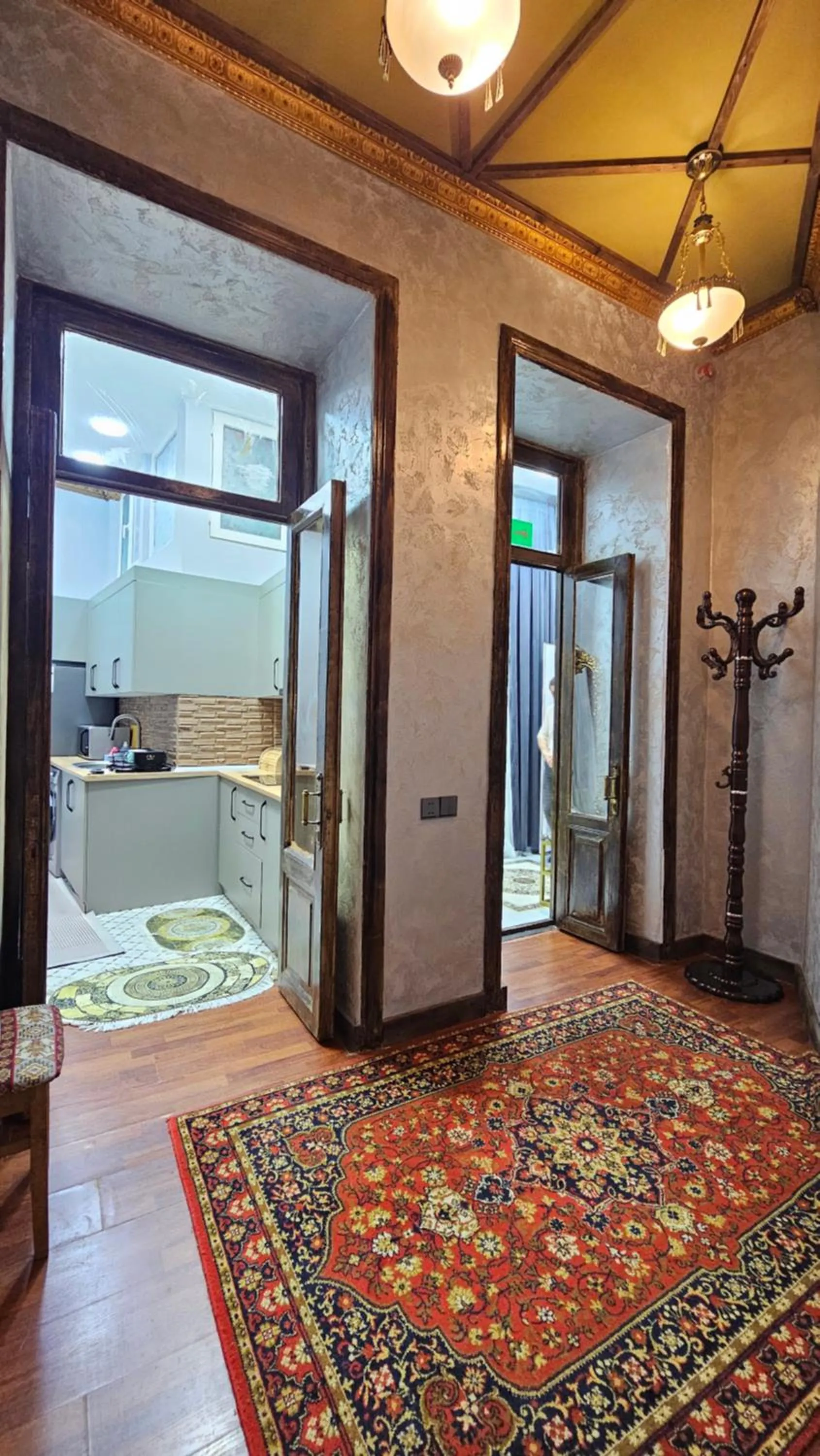 Photo of the whole room, Bed in Apartments History 1870