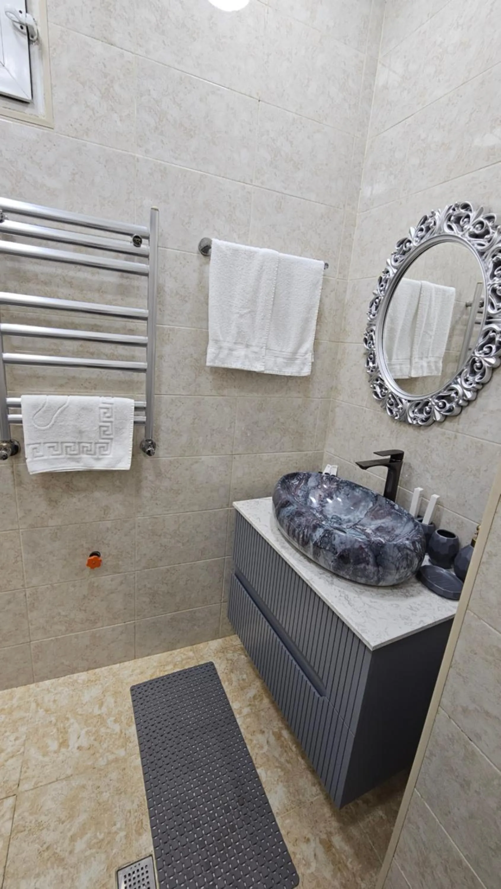 Bathroom in Apartments History 1870