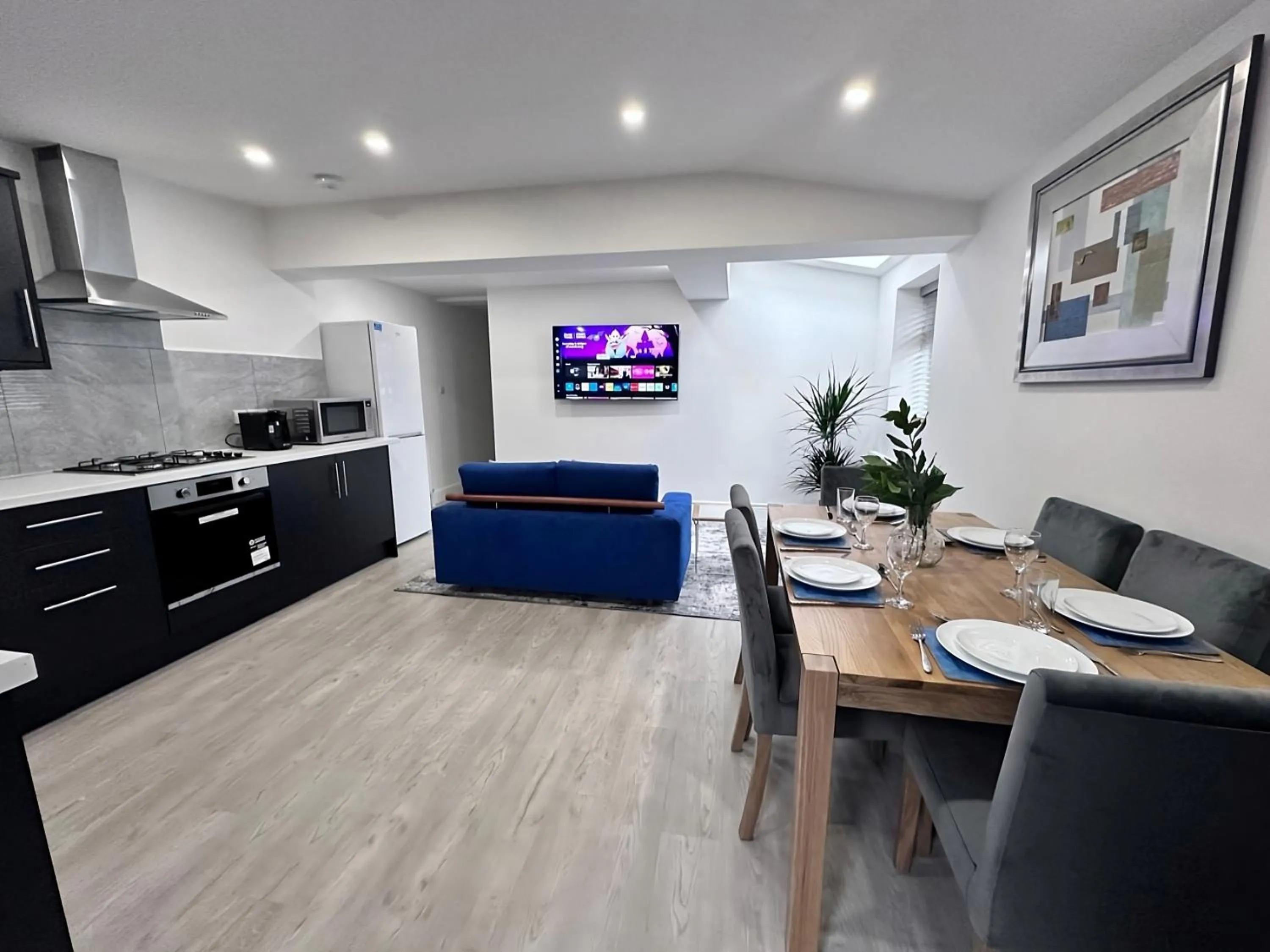 Watford Junction Oasis - Modern 3BR Ensuite with Garden
