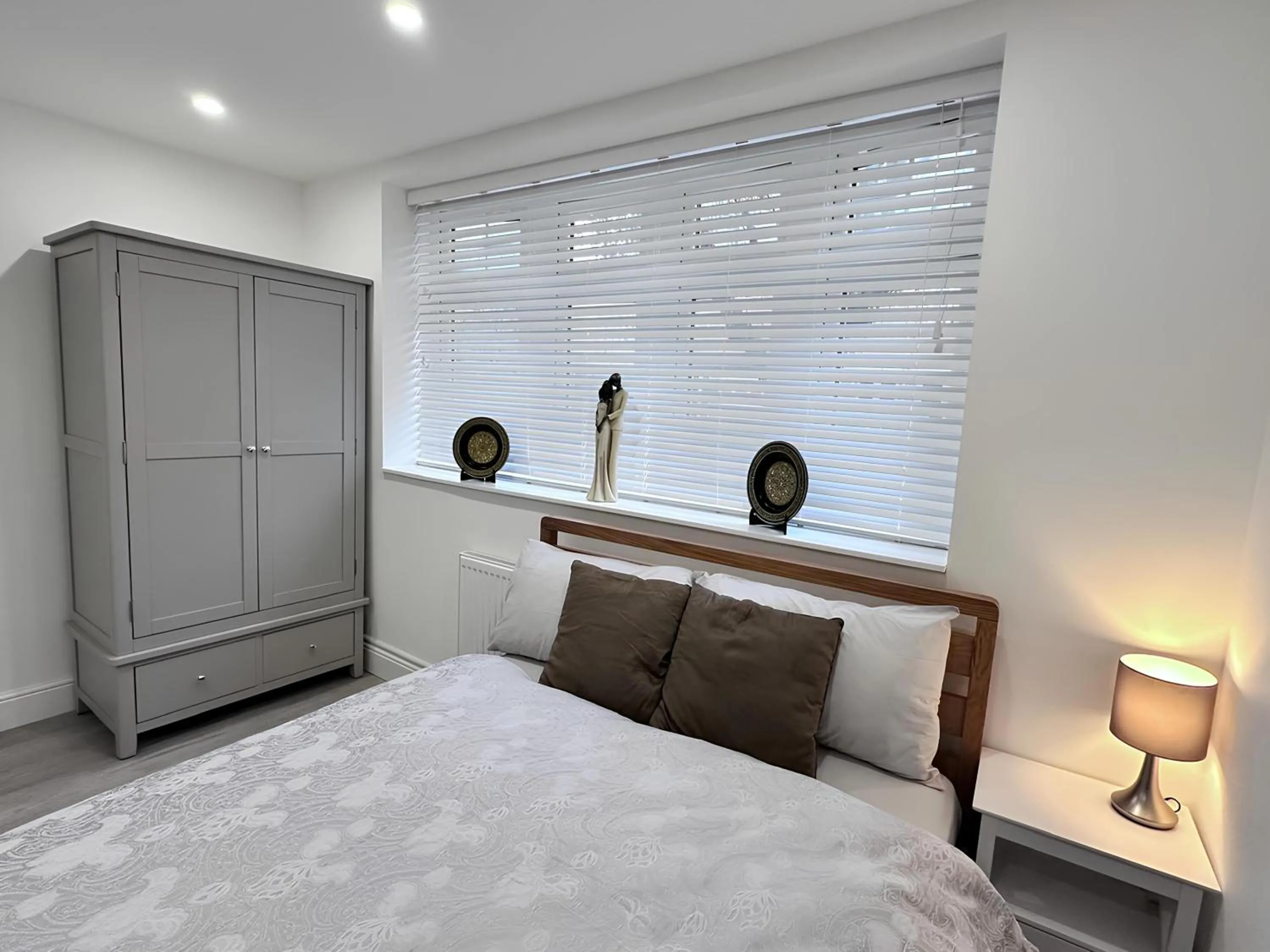 Watford Junction Oasis - Modern 3BR Ensuite with Garden